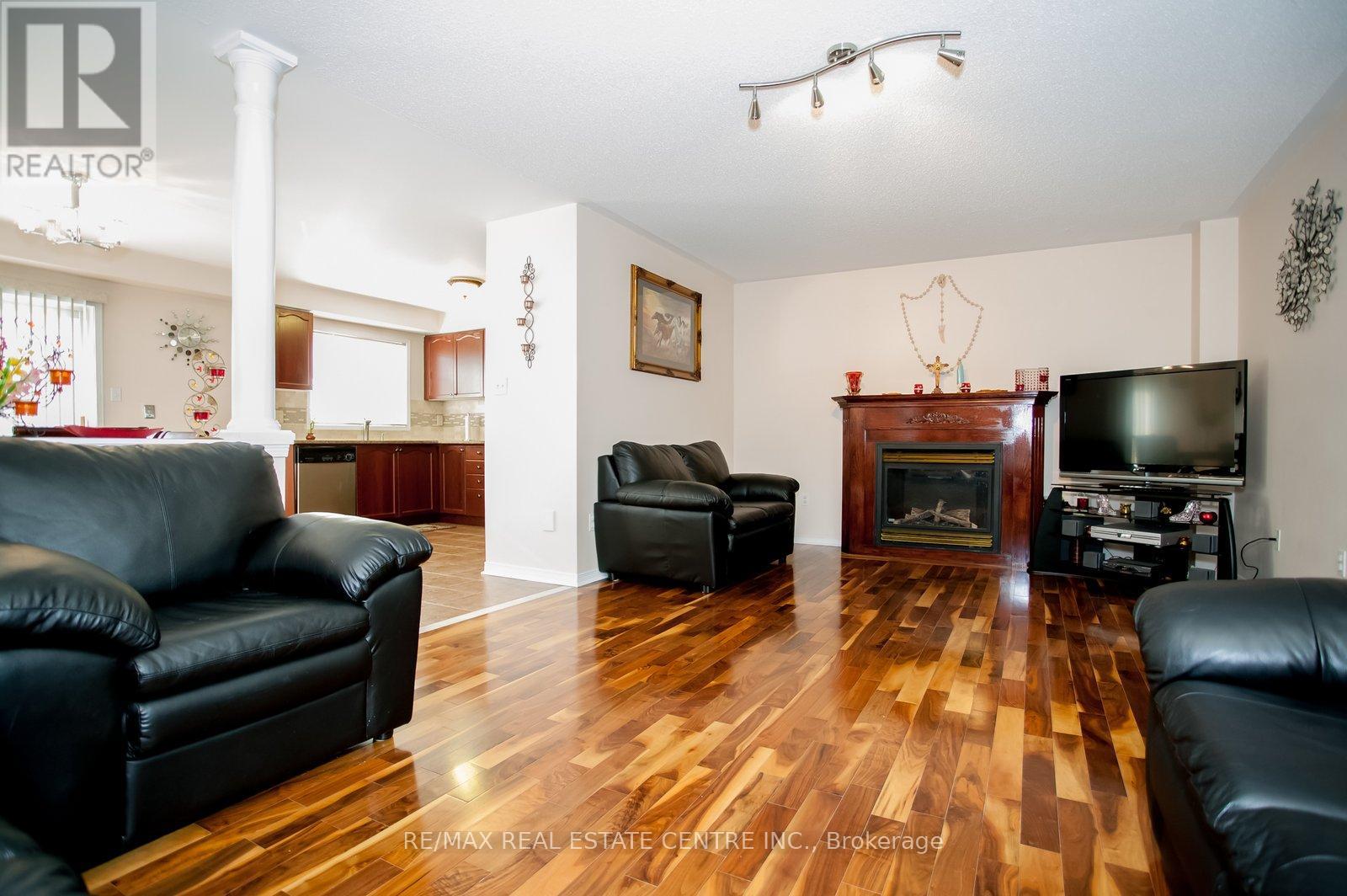 3091 Turbine Crescent, Mississauga, Ontario  L5M 6X1 - Photo 4 - W13028464