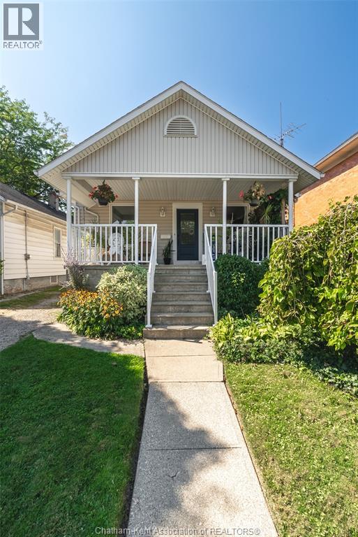 MLS# 26003146: 460 Queen STREET, Chatham, Canada