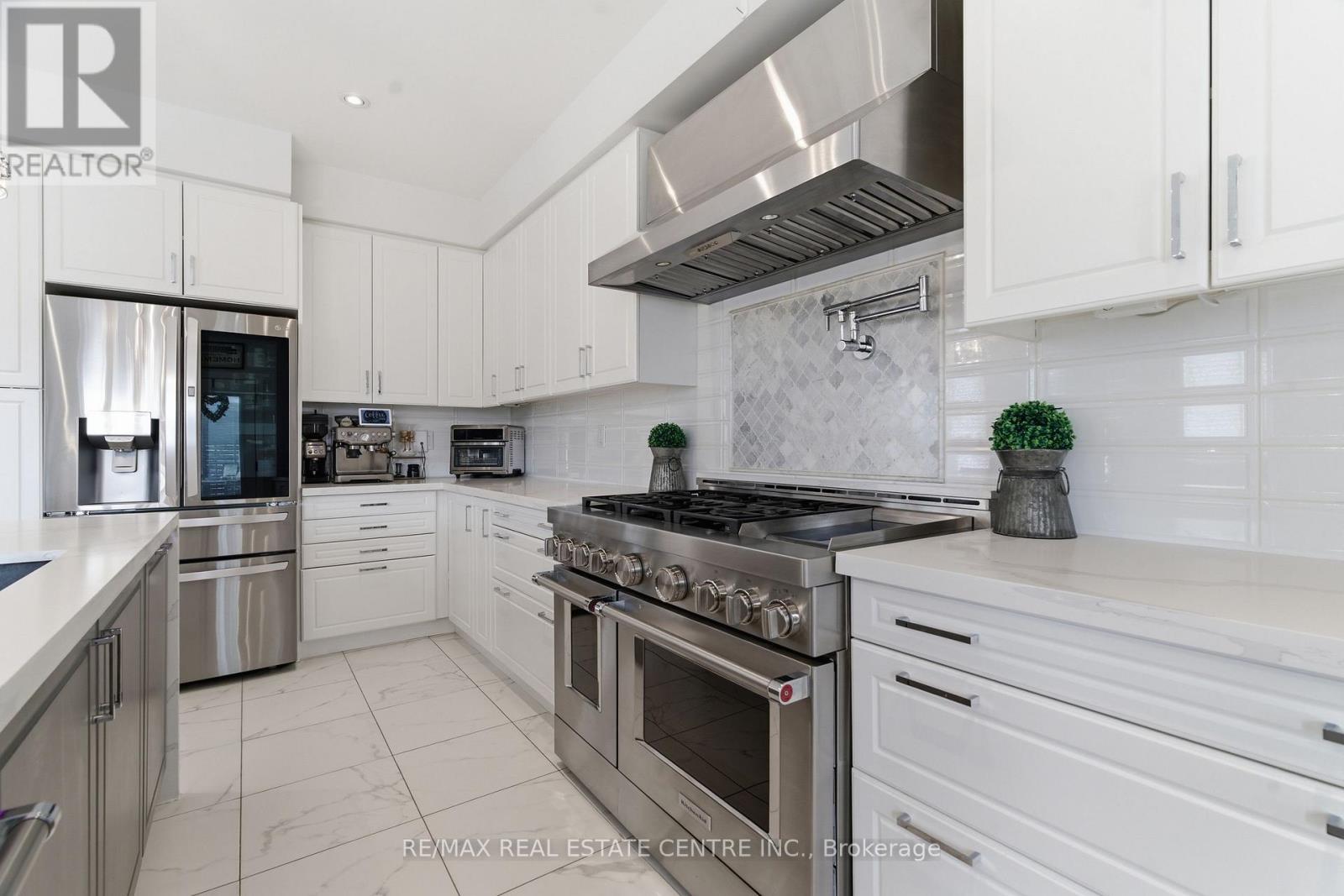 27 Gibbs Way, Centre Wellington, Ontario  N1M 0G7 - Photo 11 - X13028404