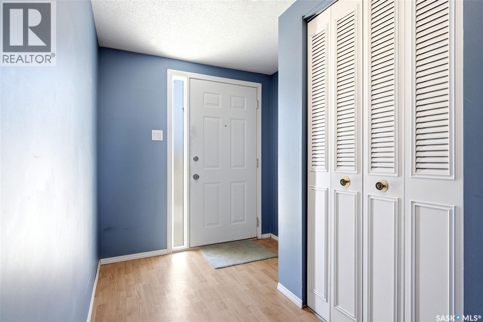 104 Lockwood Road, Regina, Saskatchewan  S4S 3G2 - Photo 2 - SK033486