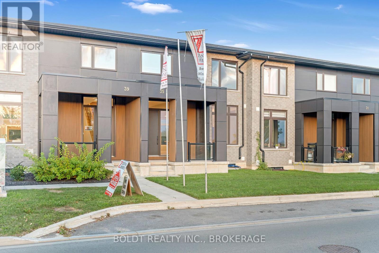 35 Wellspring Way, Pelham, Ontario  L3B 5N5 - Photo 2 - X13028564