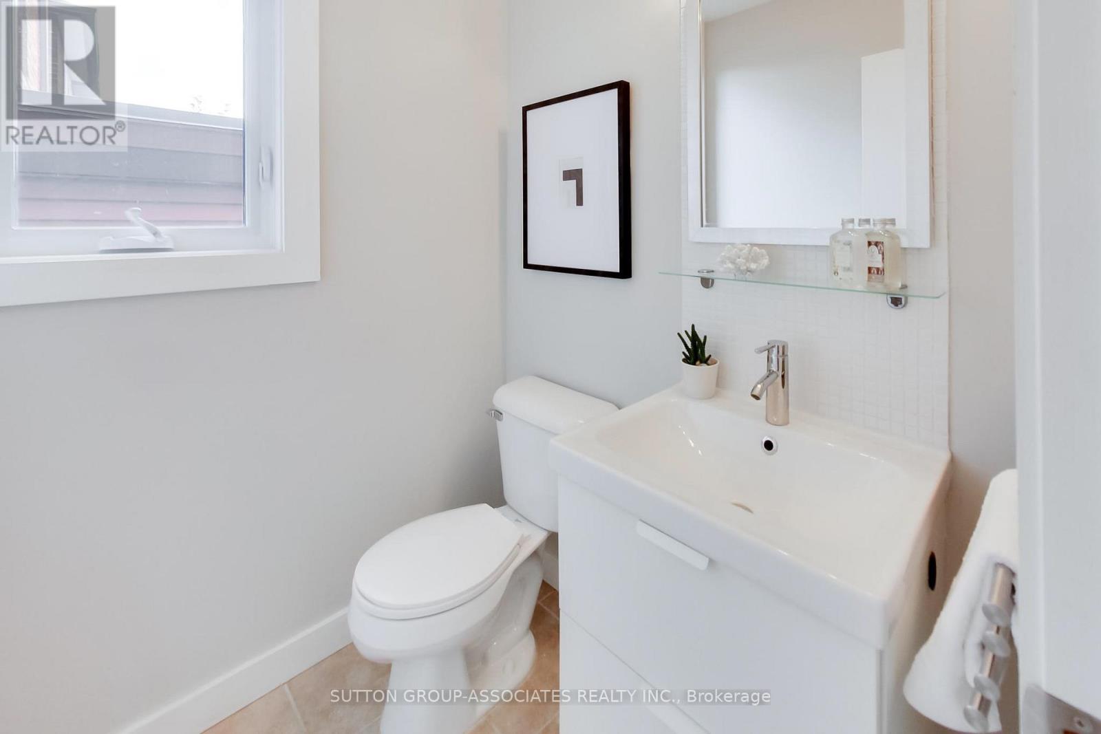 80a Robina Avenue, Toronto, Ontario  M6C 3Y7 - Photo 12 - C13028578