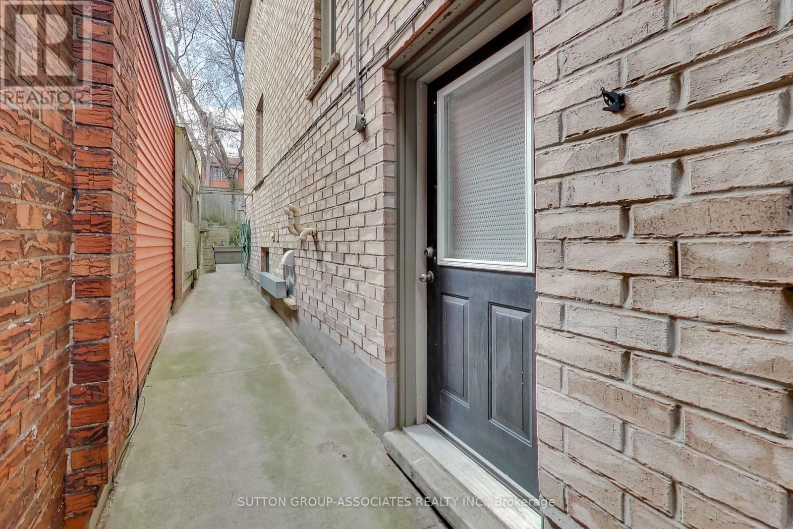 80a Robina Avenue, Toronto, Ontario  M6C 3Y7 - Photo 37 - C13028578