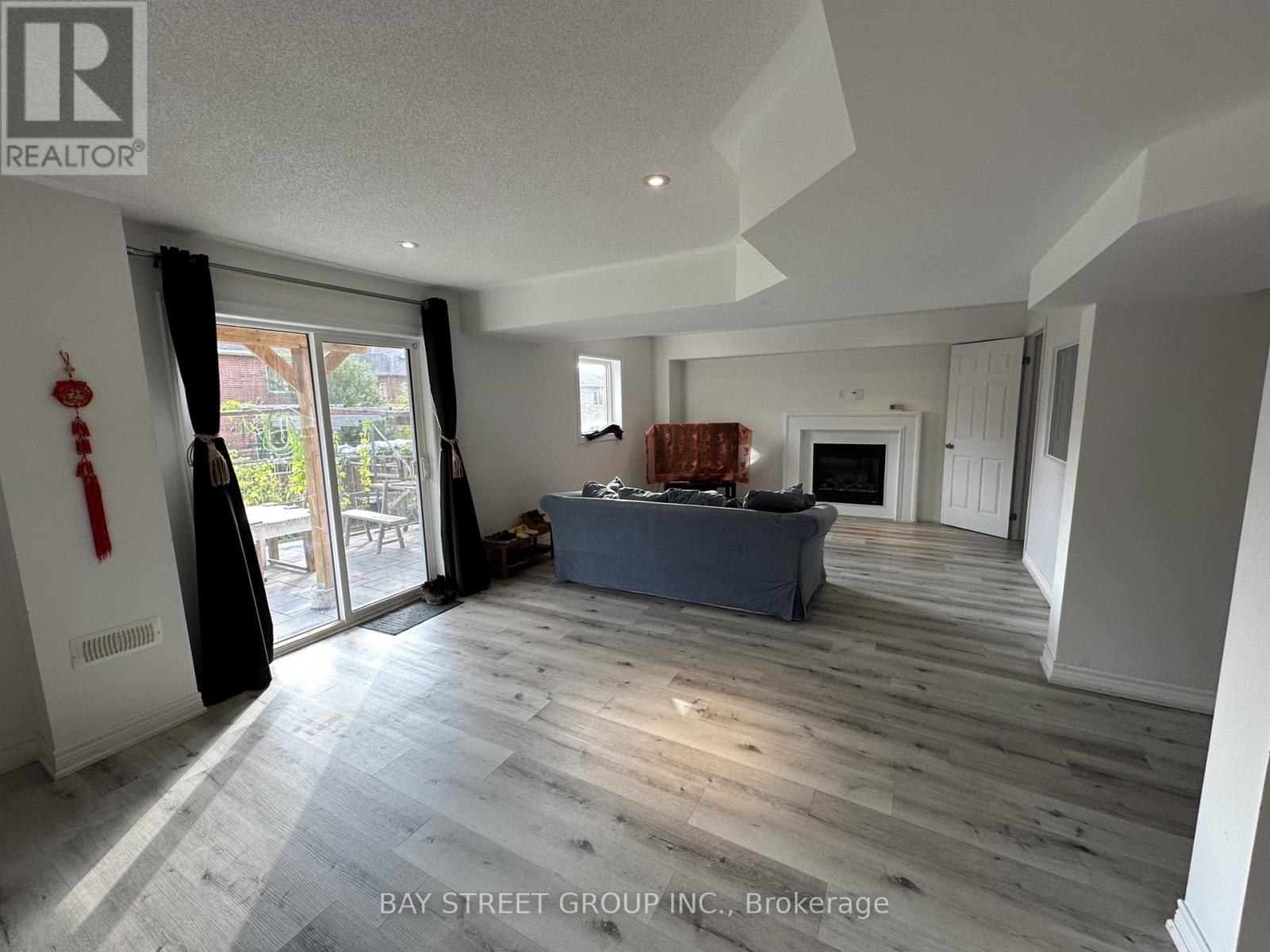 196 Colesbrook Road, Richmond Hill, Ontario  L4S 0C2 - Photo 3 - N13028534