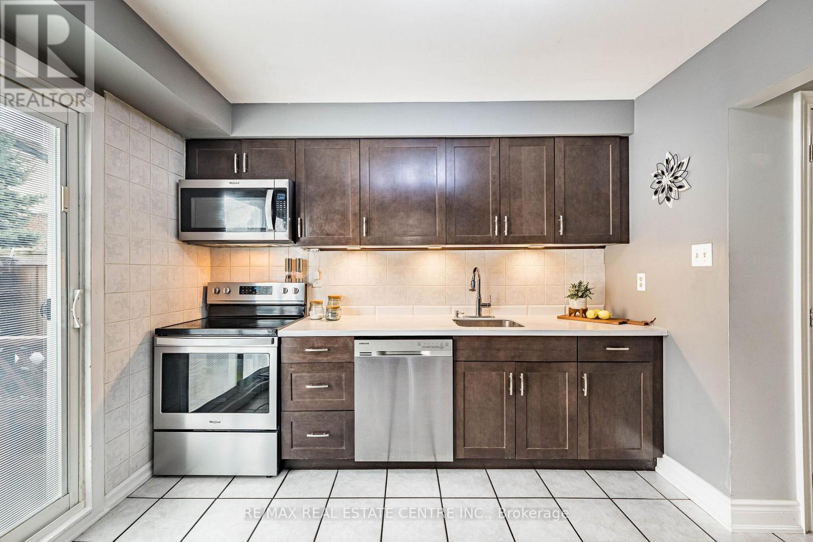 34 Berkshire Square, Brampton, Ontario  L6Z 1N4 - Photo 11 - W13028520