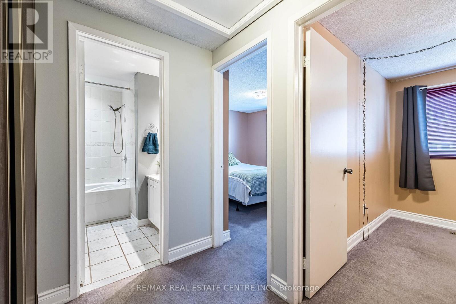 34 Berkshire Square, Brampton, Ontario  L6Z 1N4 - Photo 18 - W13028520