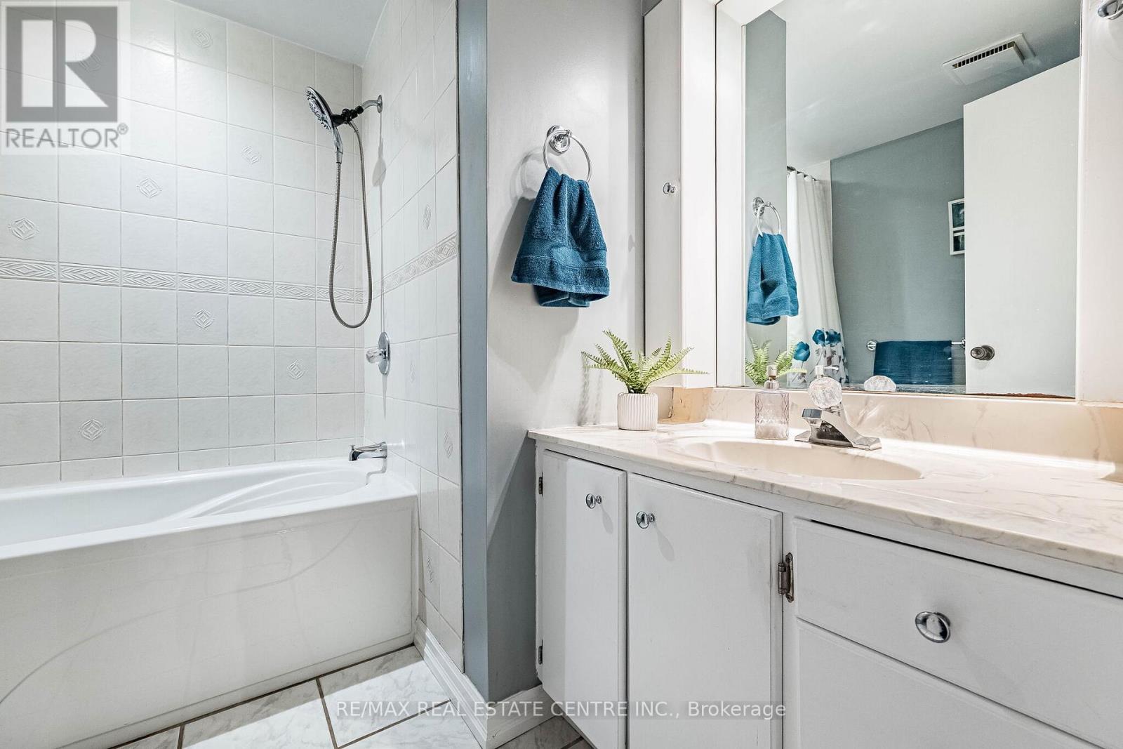 34 Berkshire Square, Brampton, Ontario  L6Z 1N4 - Photo 23 - W13028520