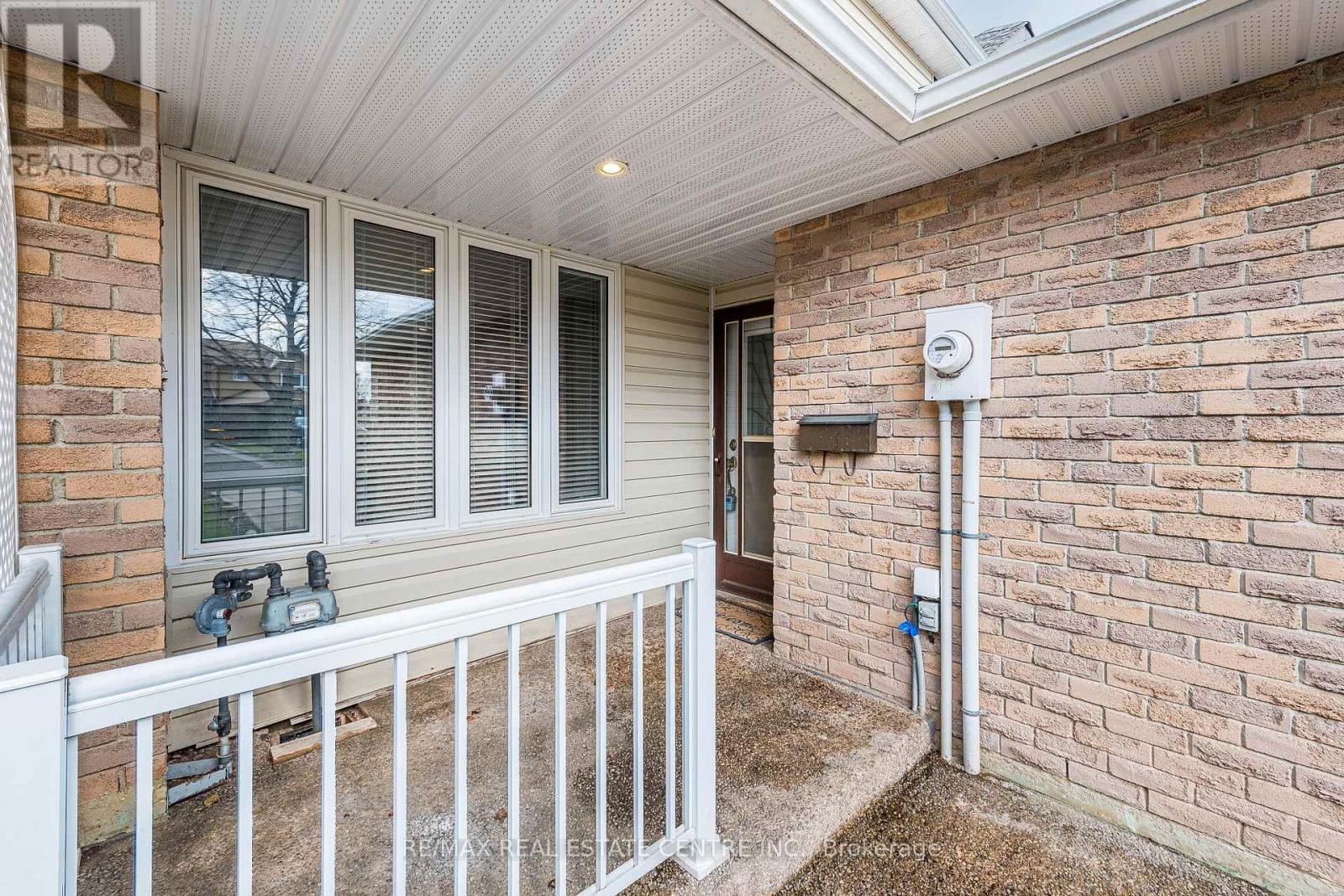 34 Berkshire Square, Brampton, Ontario  L6Z 1N4 - Photo 3 - W13028520