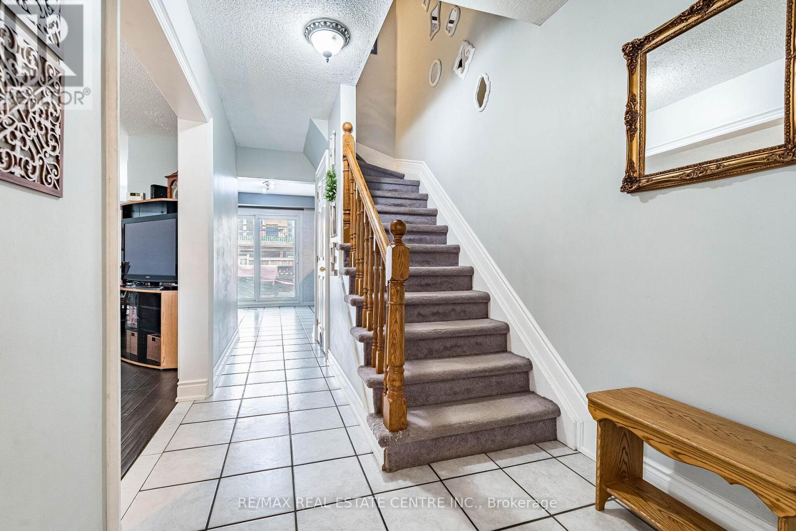 34 Berkshire Square, Brampton, Ontario  L6Z 1N4 - Photo 5 - W13028520