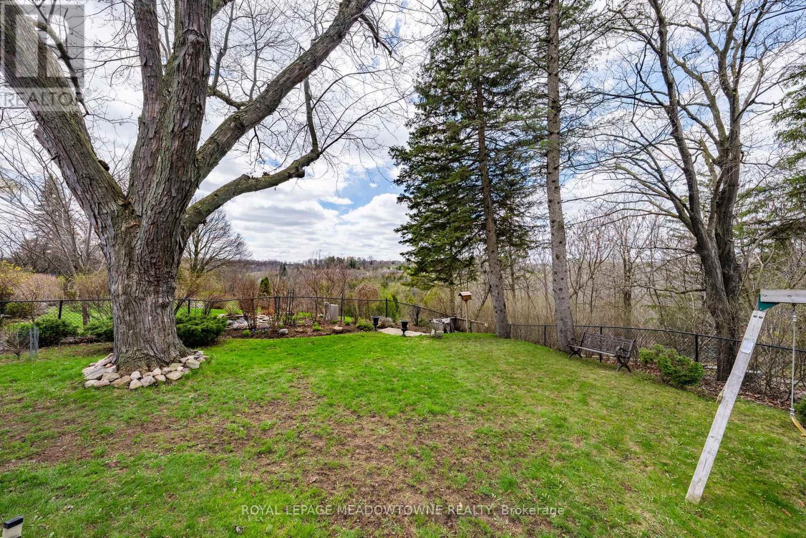 4 Chipper Court, Halton Hills, Ontario  L7G 1L3 - Photo 37 - W13028532