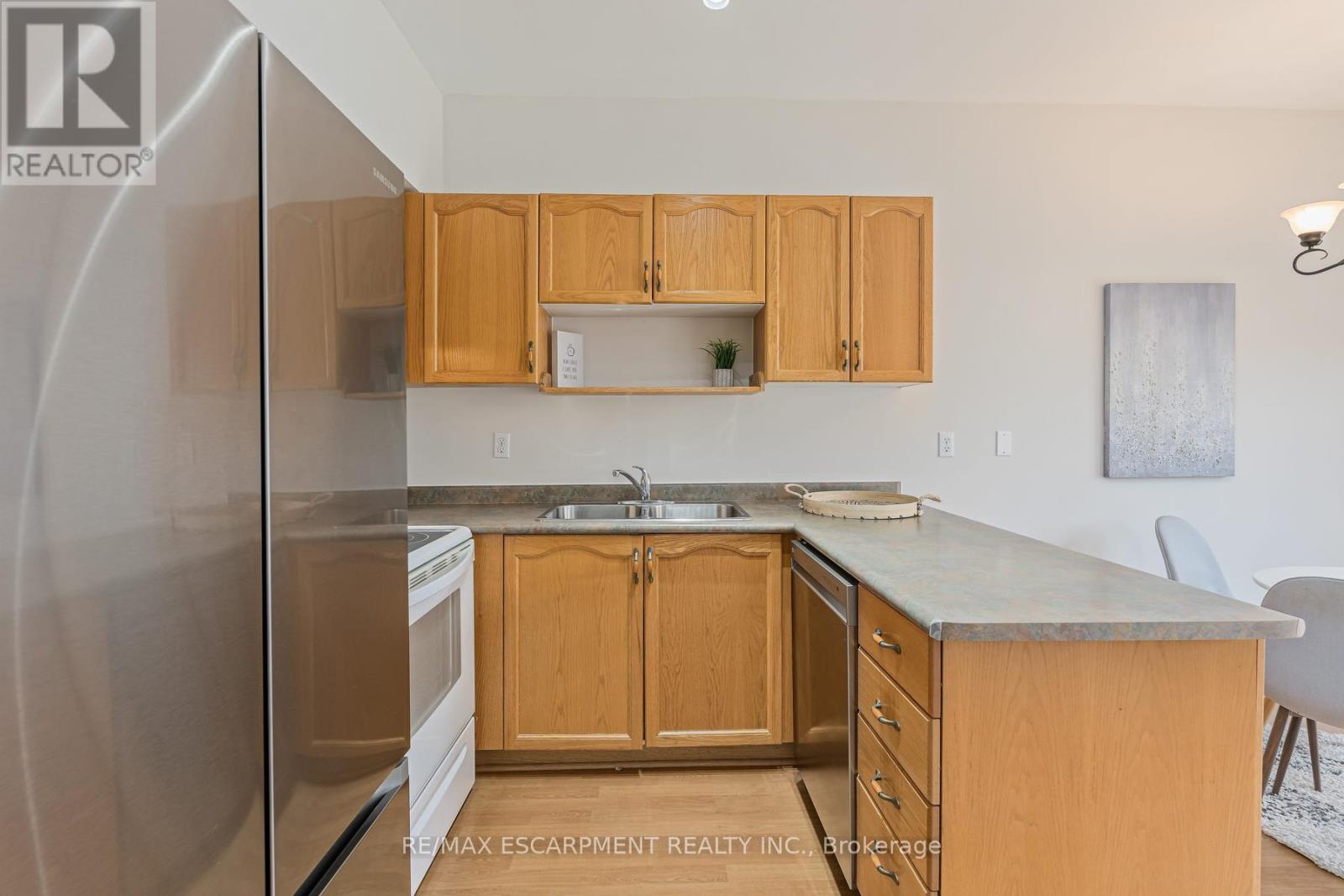 2393 Dalebrook Drive, Oakville, Ontario  L6H 6K4 - Photo 19 - W13028568