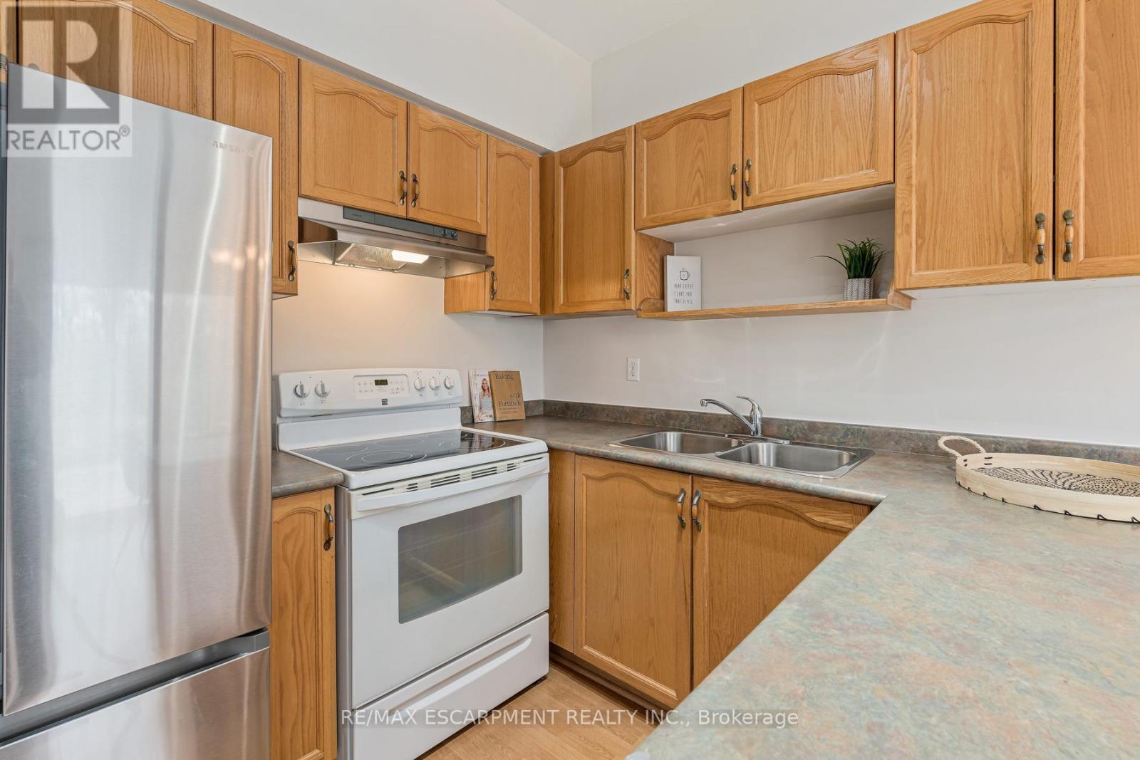 2393 Dalebrook Drive, Oakville, Ontario  L6H 6K4 - Photo 20 - W13028568