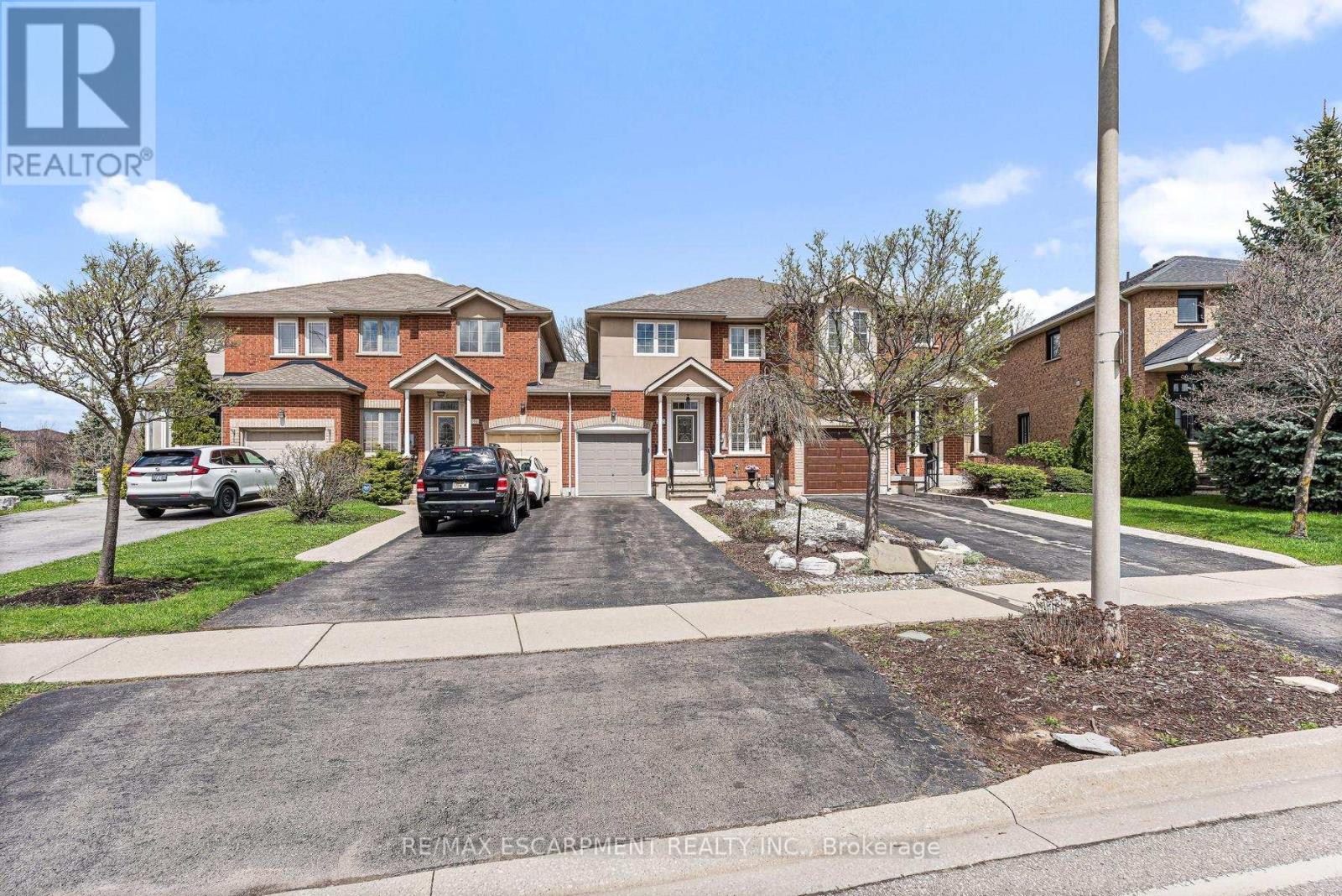 2393 Dalebrook Drive, Oakville, Ontario  L6H 6K4 - Photo 3 - W13028568