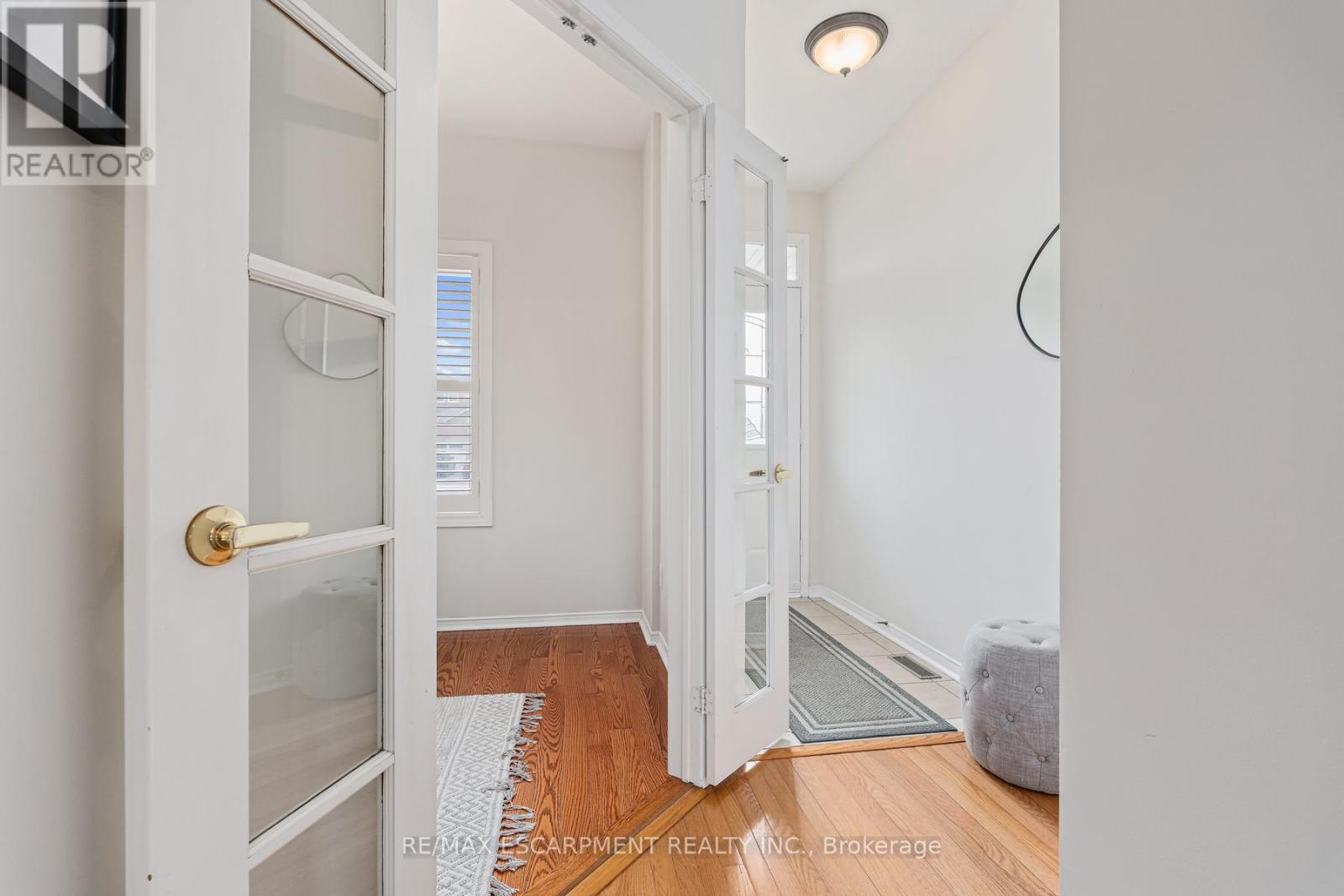 2393 Dalebrook Drive, Oakville, Ontario  L6H 6K4 - Photo 6 - W13028568