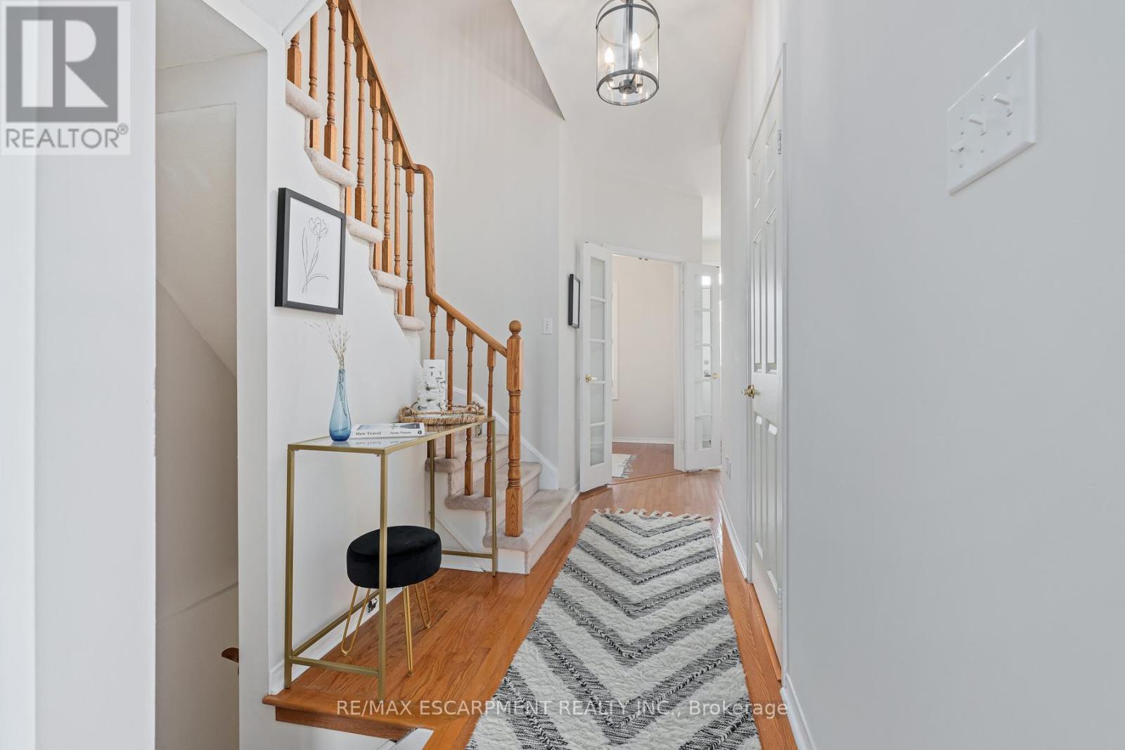 2393 Dalebrook Drive, Oakville, Ontario  L6H 6K4 - Photo 9 - W13028568