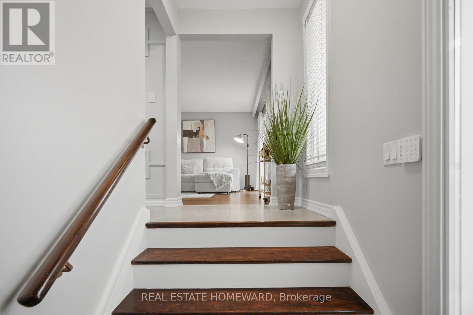 309 Royal Salisbury Way, Brampton, Ontario  L6V 3G4 - Photo 4 - W13028584