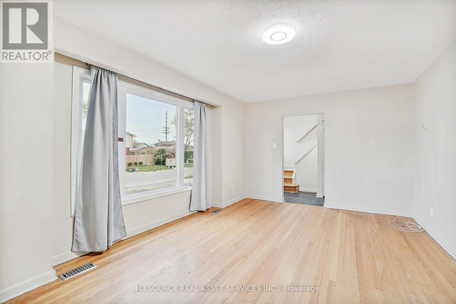 1391 Claymor Avenue, Ottawa, Ontario  K2C 1S5 - Photo 3 - X13028524