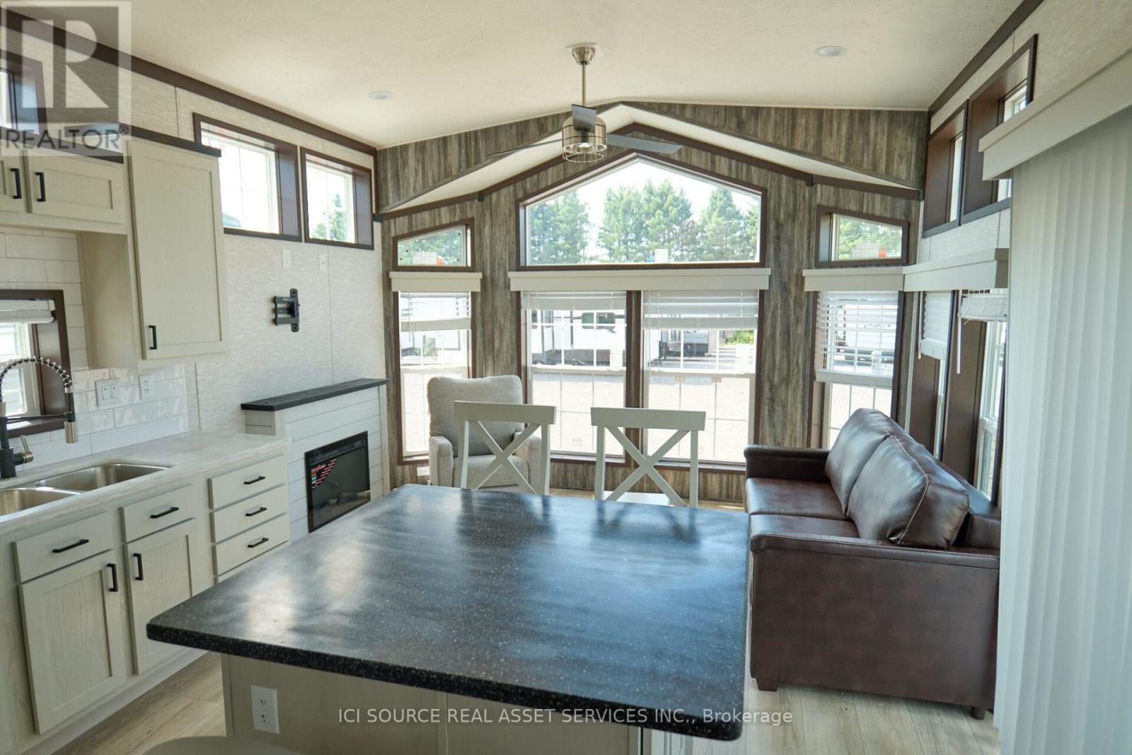 Lgths - 1082 Shamrock Marina Road, Gravenhurst, Ontario  P0E 1N0 - Photo 2 - X13028572