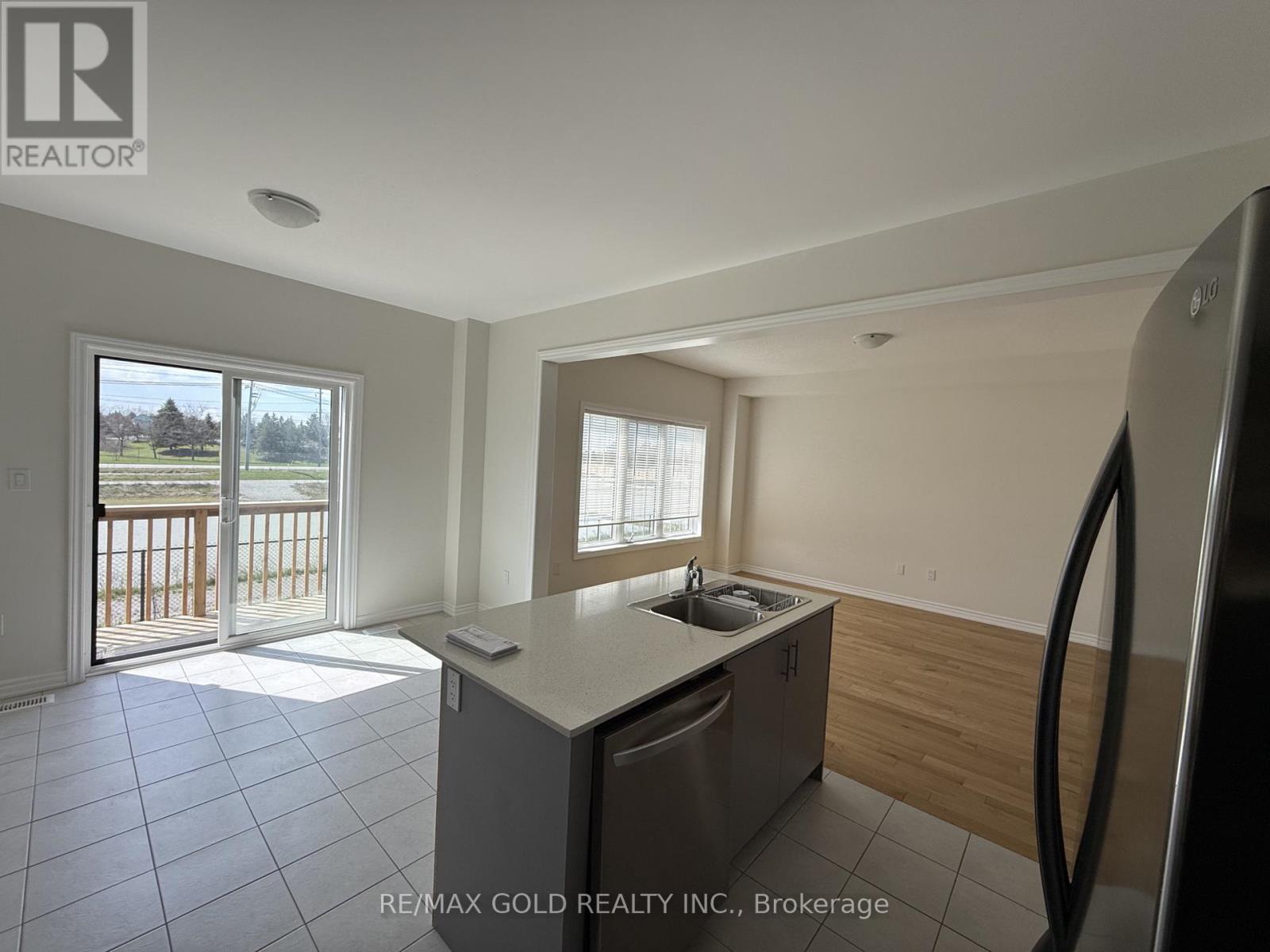 11 Fenn Crescent, New Tecumseth, Ontario  L9R 0X1 - Photo 4 - N13027500