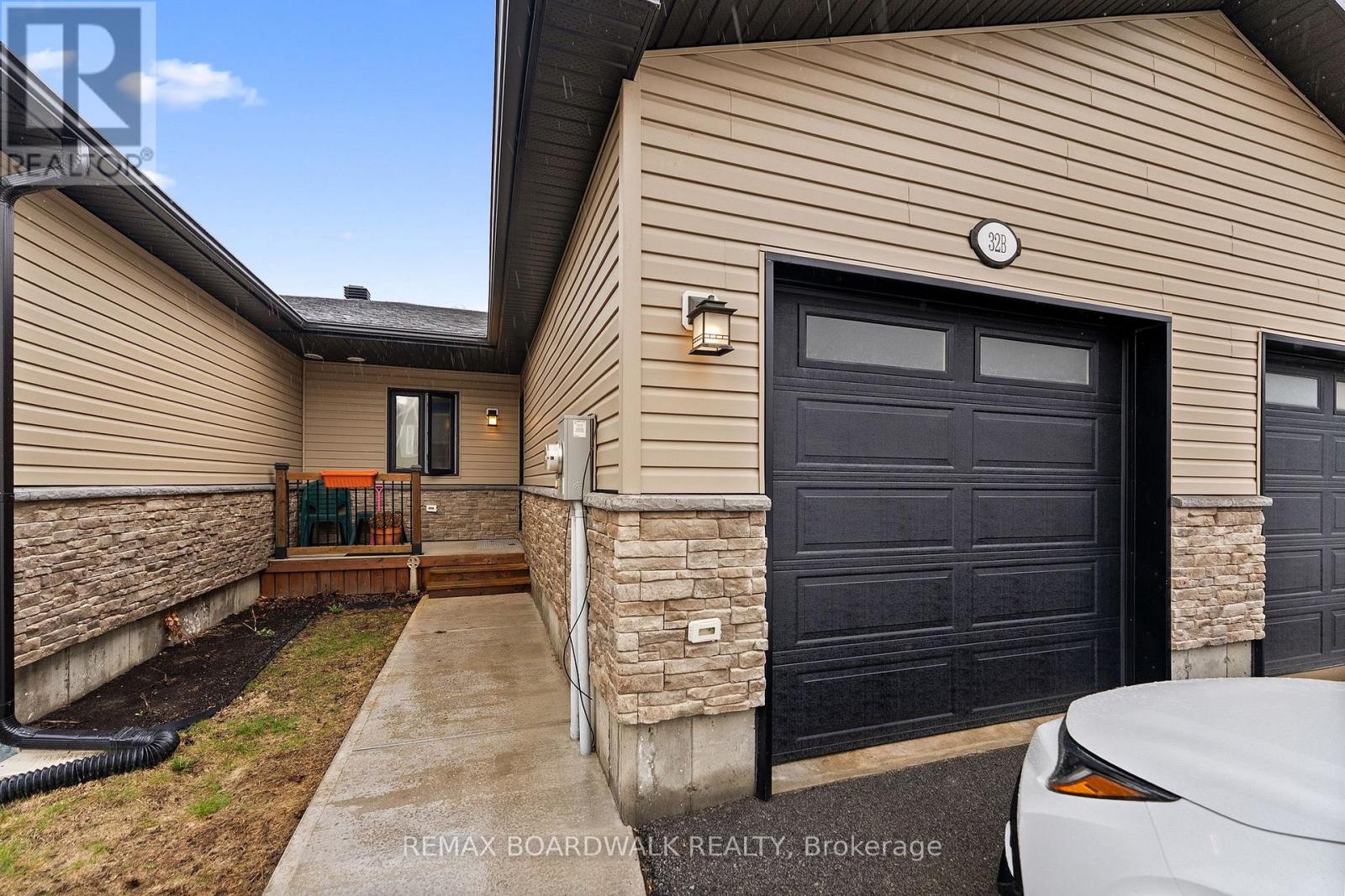 B - 32 DAVID STREET, Edwardsburgh/Cardinal, Ontario