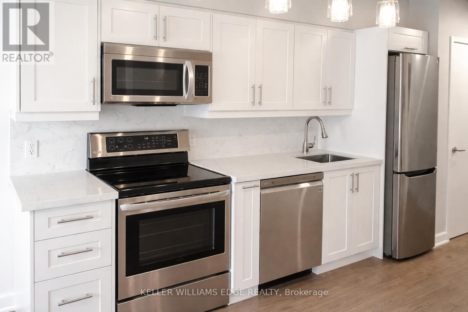 1013 - 21 Nelson Street, Toronto, Ontario  M5V 1T8 - Photo 2 - C13028598