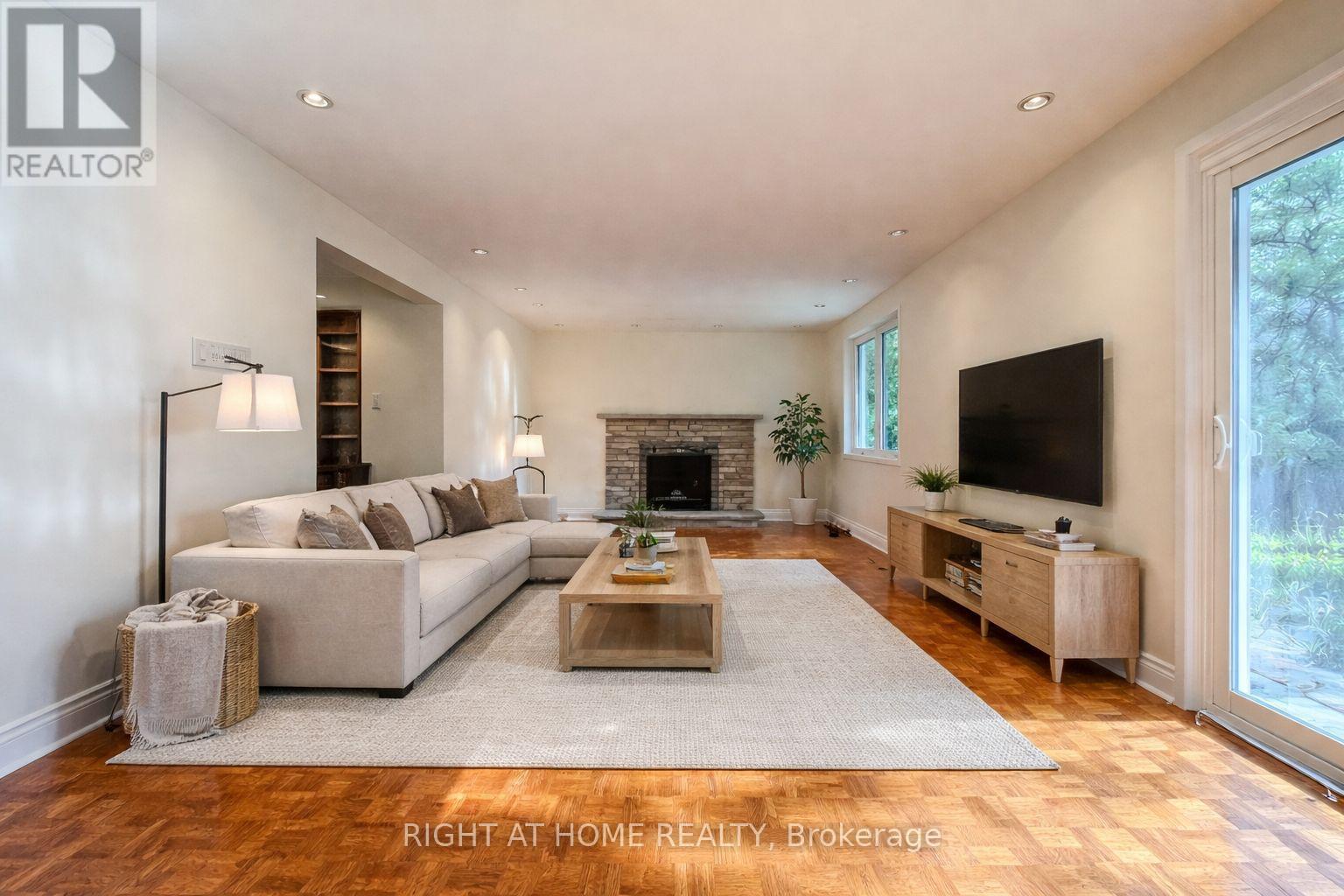 15 Foursome Crescent, Toronto, Ontario  M2P 1W1 - Photo 14 - C13028612