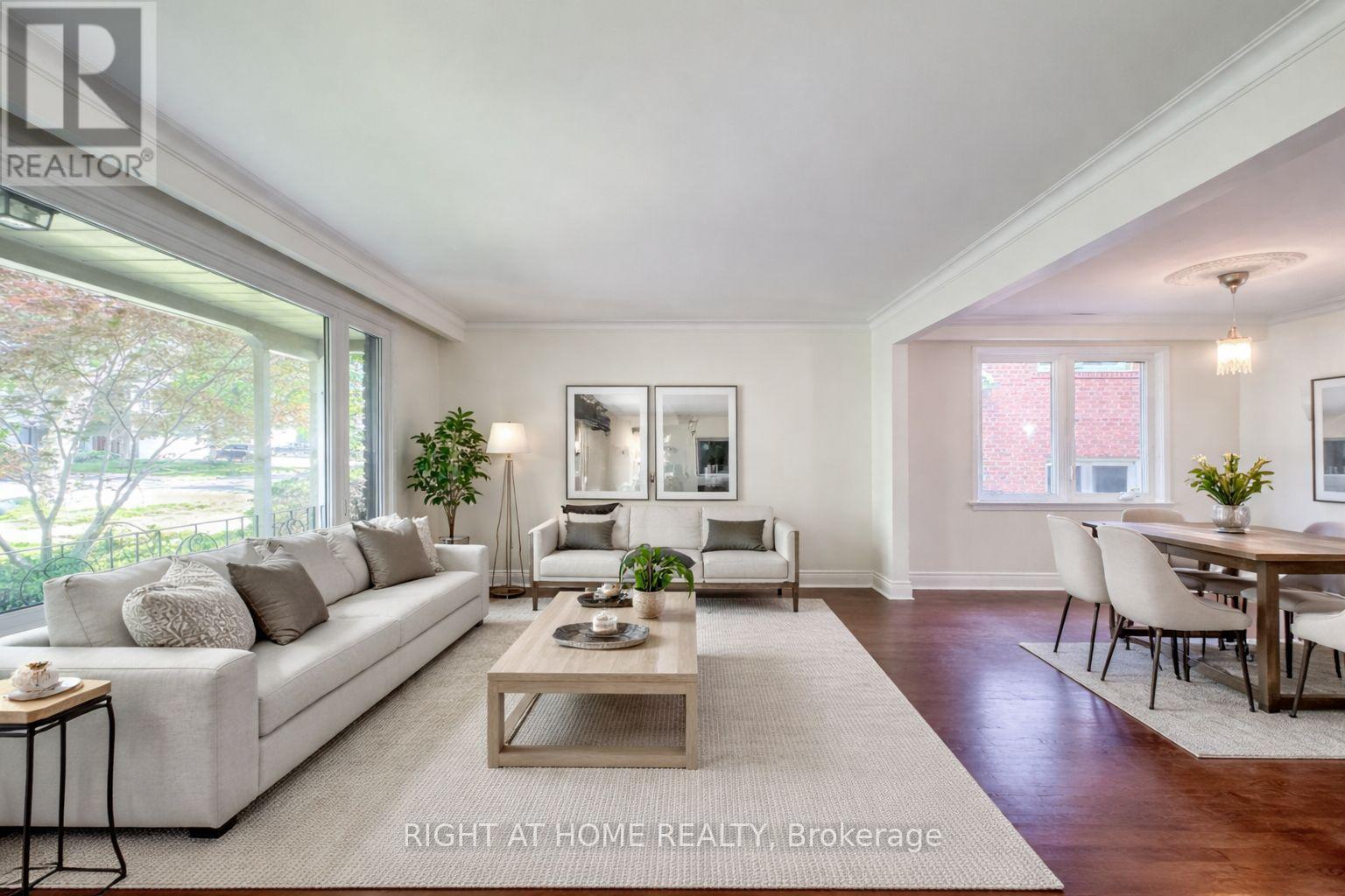 15 Foursome Crescent, Toronto, Ontario  M2P 1W1 - Photo 2 - C13028612