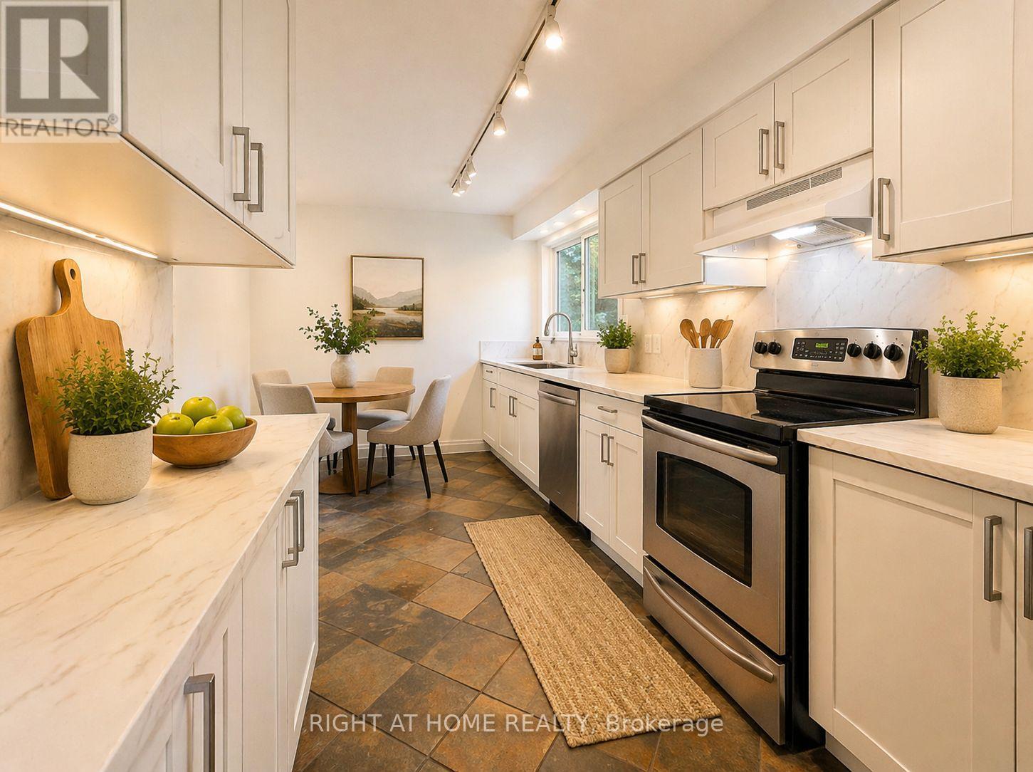 15 Foursome Crescent, Toronto, Ontario  M2P 1W1 - Photo 6 - C13028612