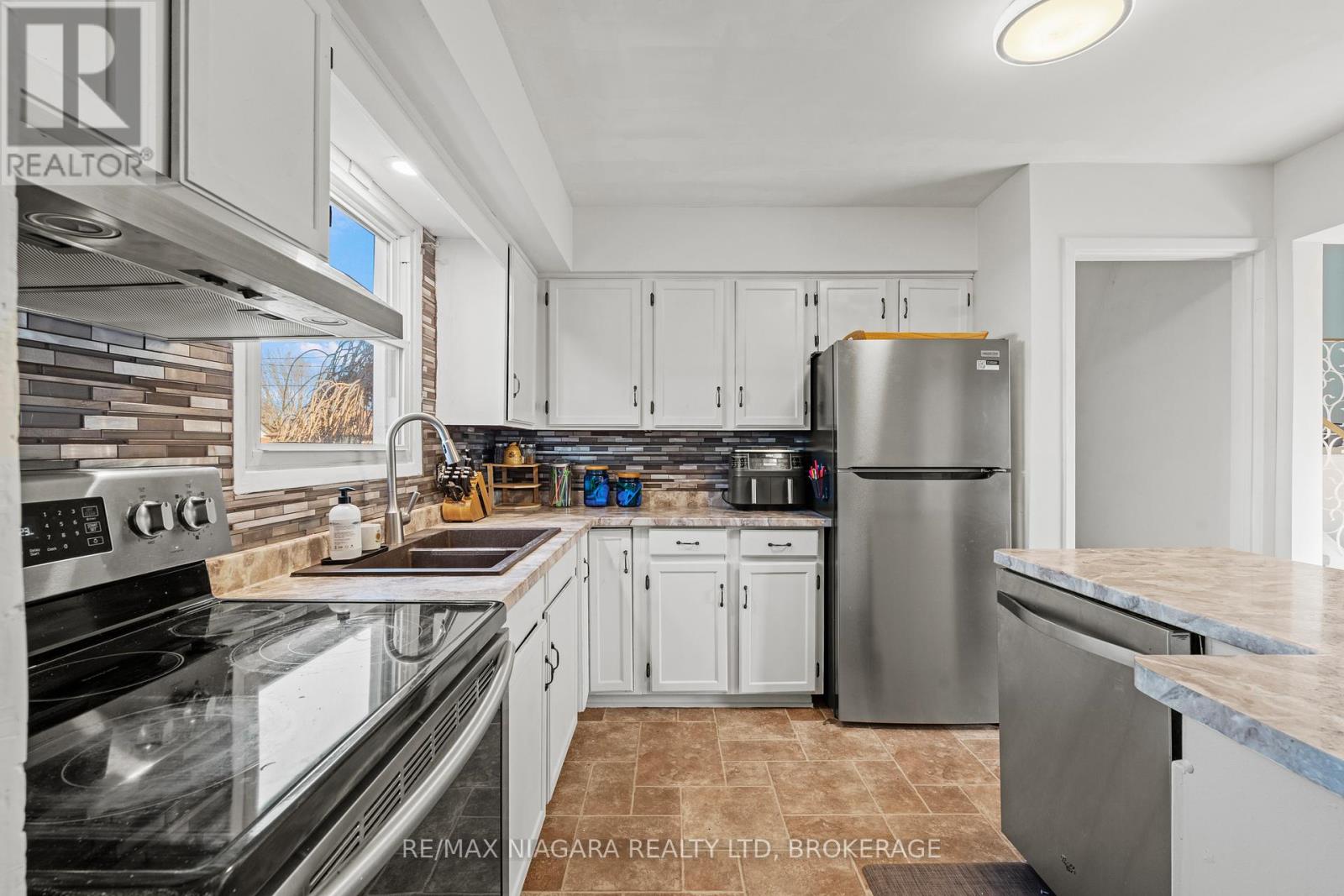 45 Sherman Drive, St. Catharines, Ontario  L2N 2K9 - Photo 6 - X12918994