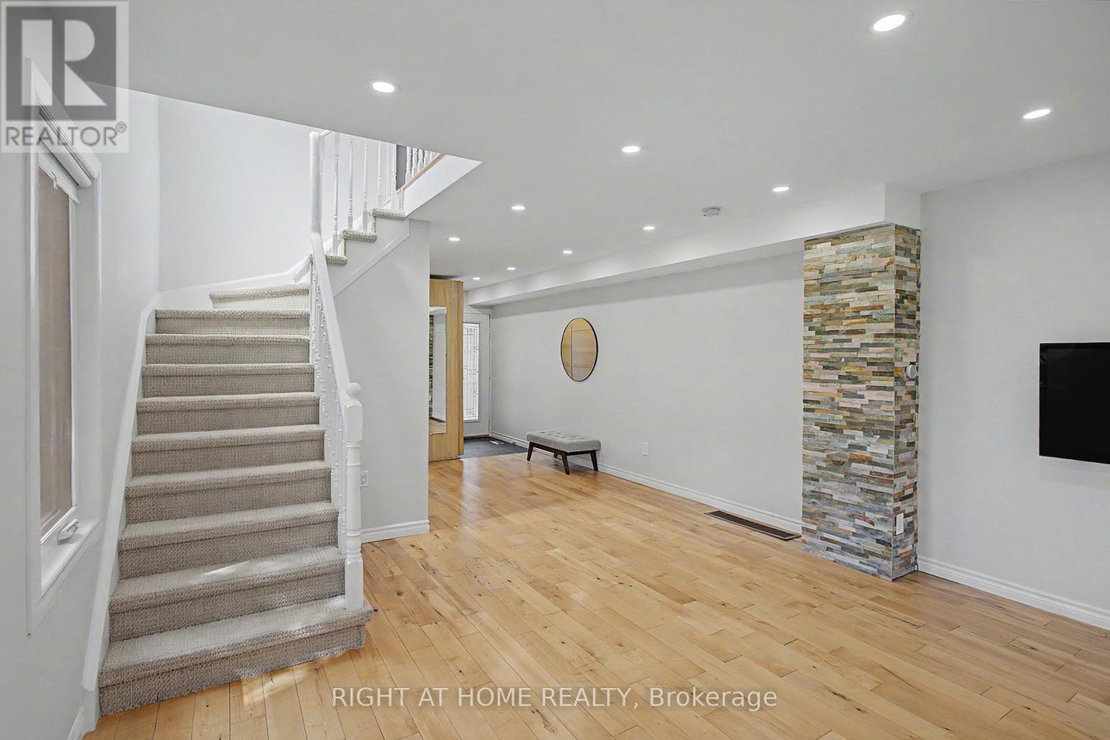 71 Avenue Road, Richmond Hill, Ontario  L4C 9N6 - Photo 17 - N13028618