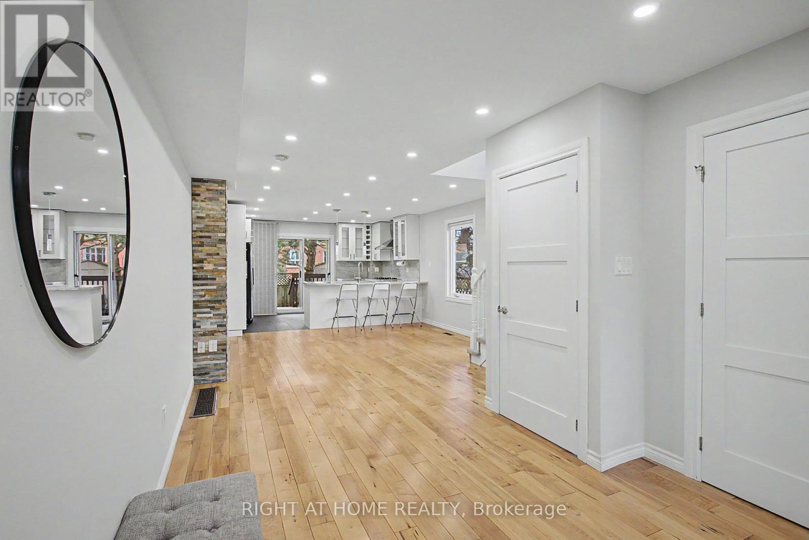 71 Avenue Road, Richmond Hill, Ontario  L4C 9N6 - Photo 18 - N13028618