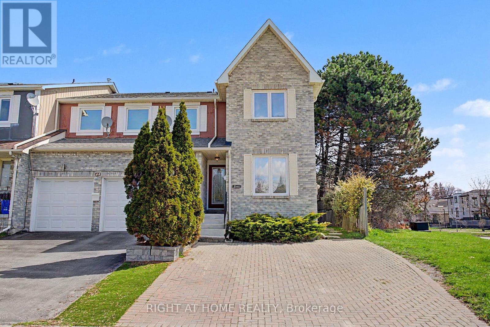 71 Avenue Road, Richmond Hill, Ontario  L4C 9N6 - Photo 2 - N13028618