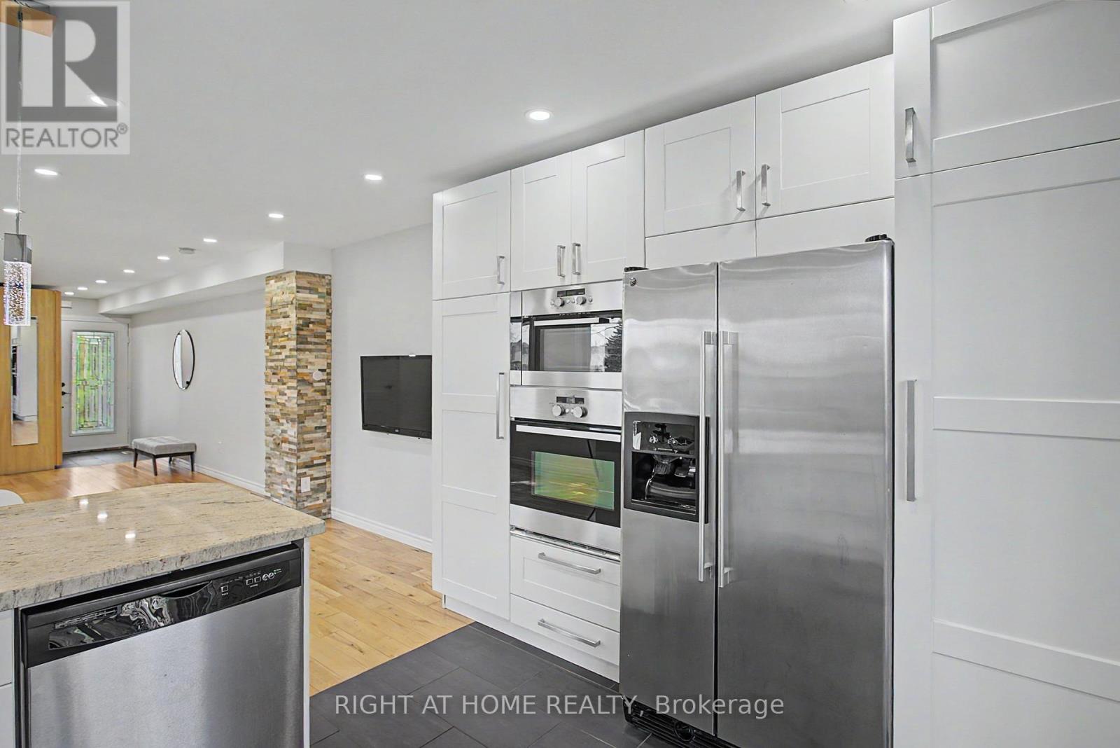 71 Avenue Road, Richmond Hill, Ontario  L4C 9N6 - Photo 5 - N13028618