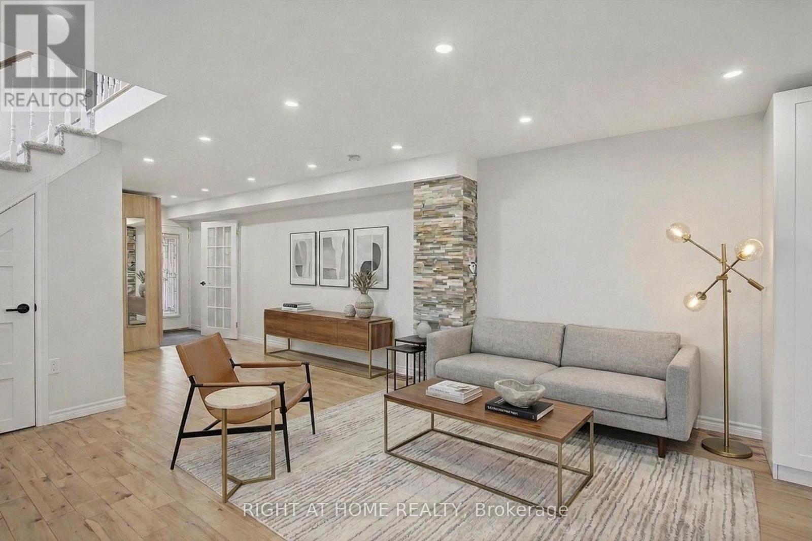 71 Avenue Road, Richmond Hill, Ontario  L4C 9N6 - Photo 7 - N13028618