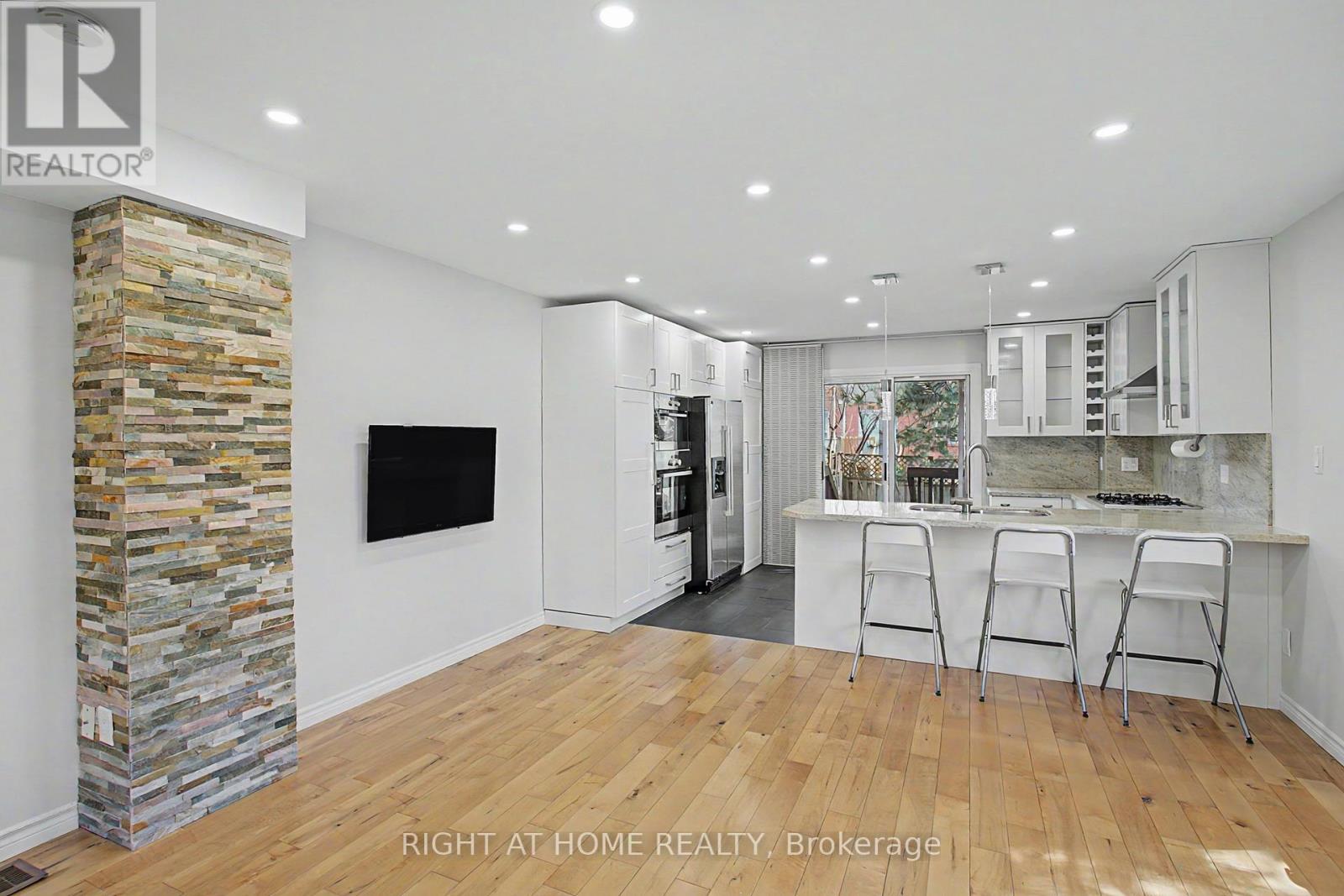 71 Avenue Road, Richmond Hill, Ontario  L4C 9N6 - Photo 8 - N13028618