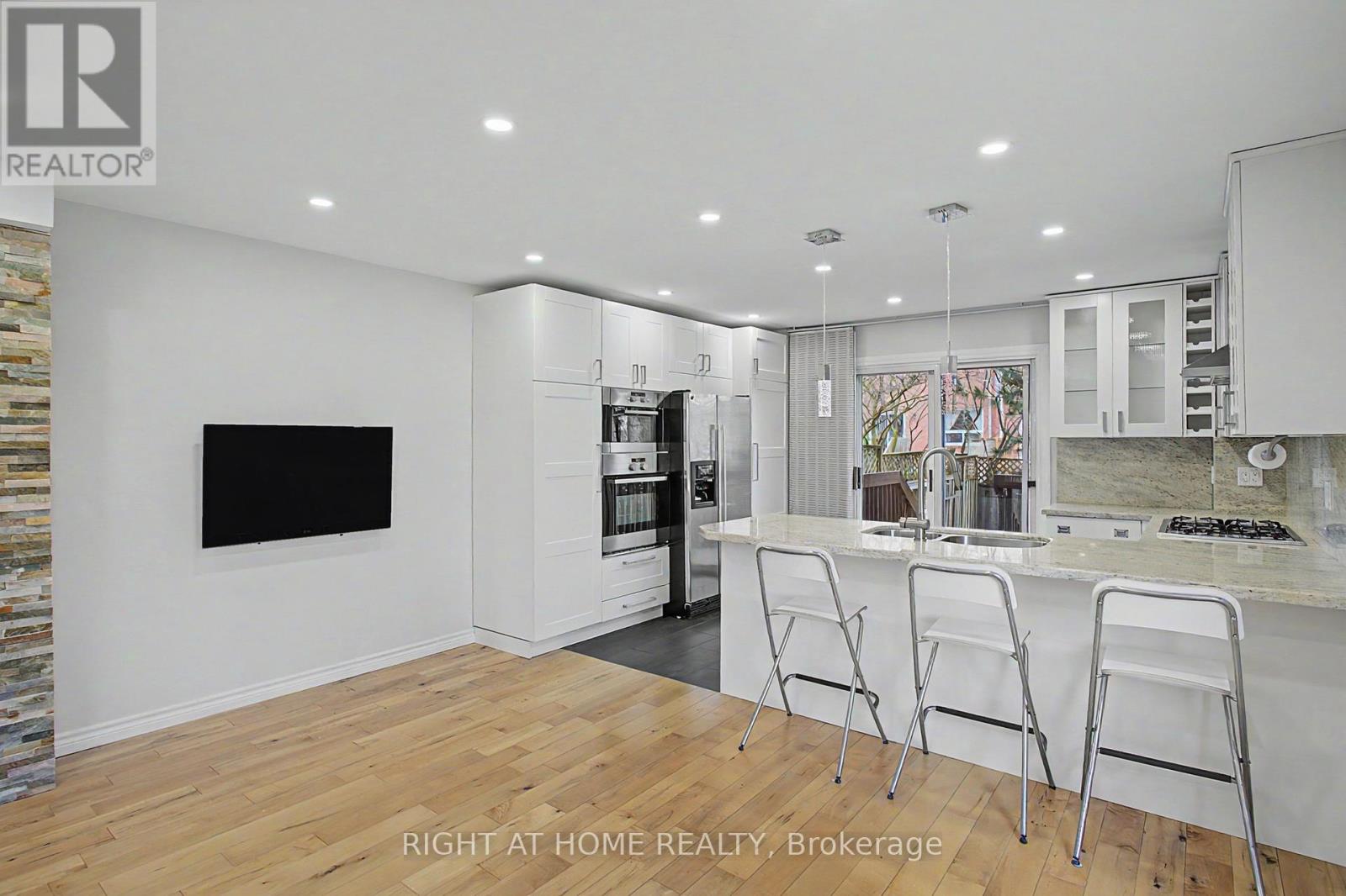 71 Avenue Road, Richmond Hill, Ontario  L4C 9N6 - Photo 9 - N13028618