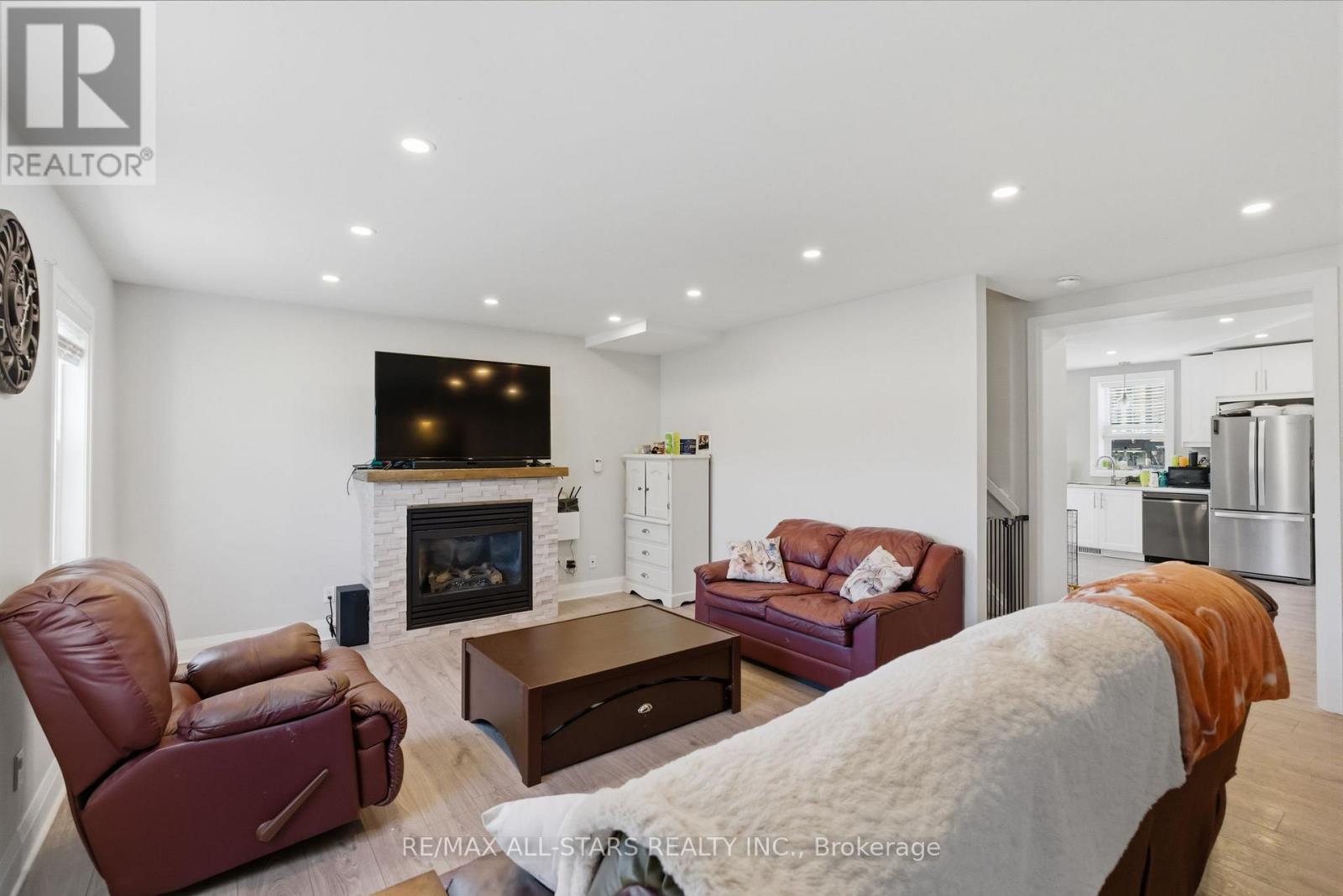 88 Victoria Road, Georgina, Ontario  L0E 1N0 - Photo 3 - N13028658