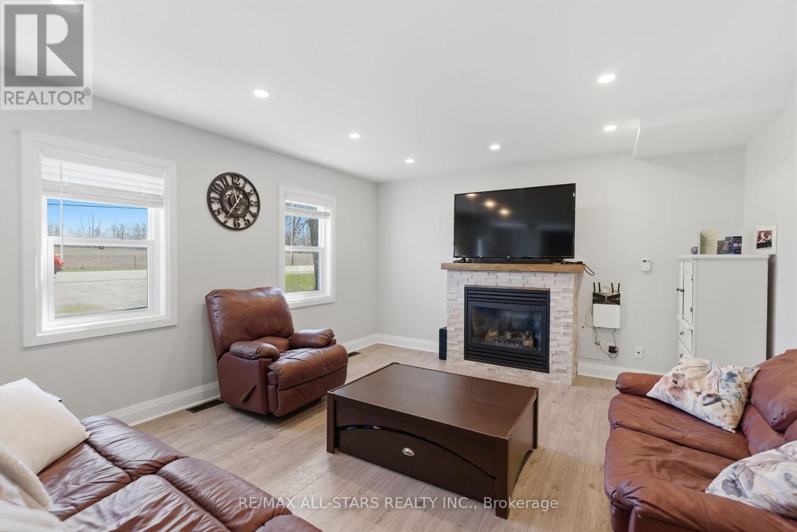 88 Victoria Road, Georgina, Ontario  L0E 1N0 - Photo 4 - N13028658