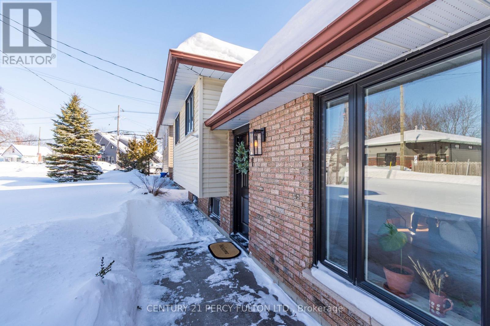 1 Peter Street, Quinte West, Ontario  K8V 6G6 - Photo 3 - X12775300