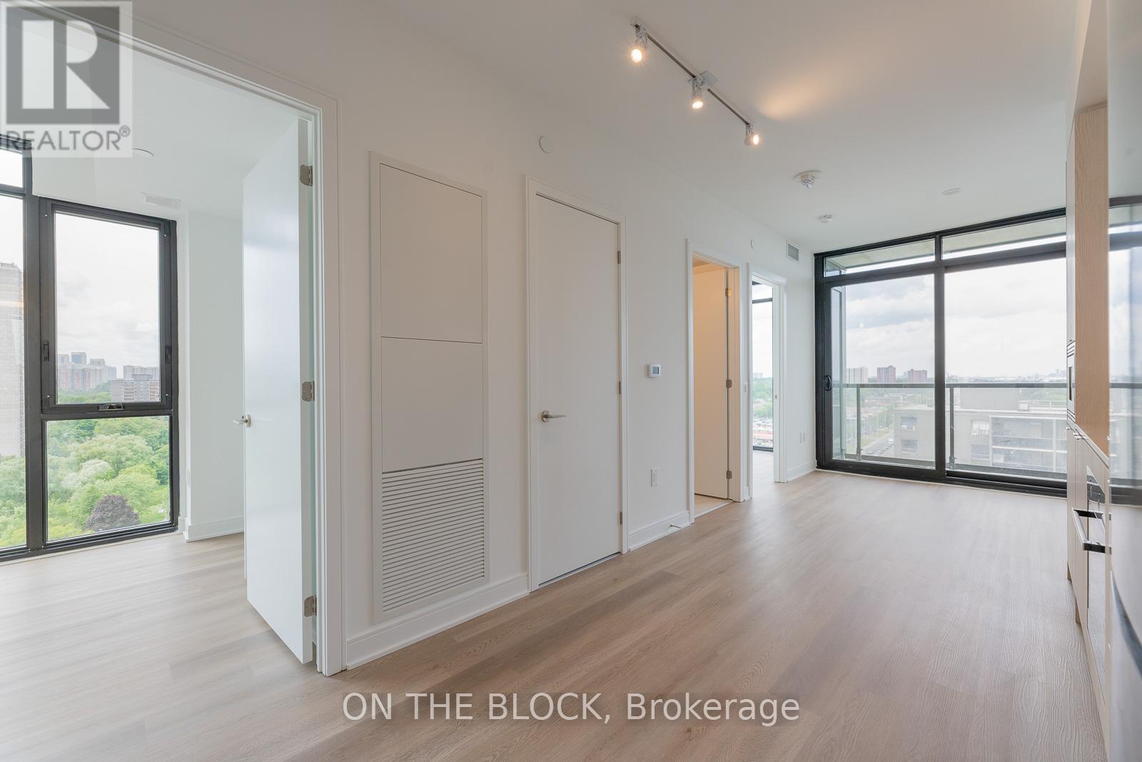 1204 - 86 Dundas Street E, Mississauga, Ontario  L5A 1W4 - Photo 2 - W13028628