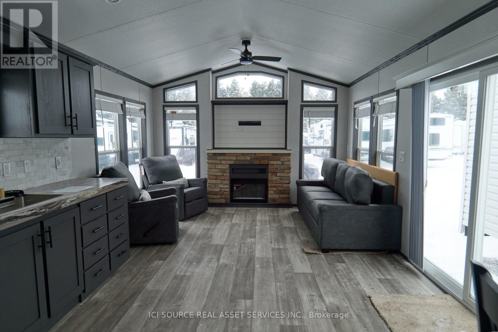 Redwd - 1082 Shamrock Marina Road, Gravenhurst, Ontario  P0E 1N0 - Photo 3 - X13028600