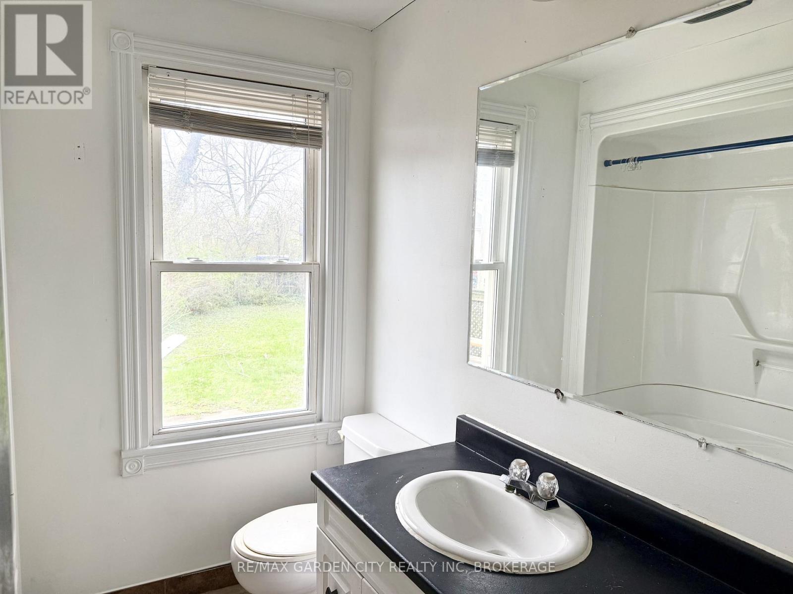 13 Rockwood Avenue, St. Catharines, Ontario  L2P 1E4 - Photo 16 - X12820832