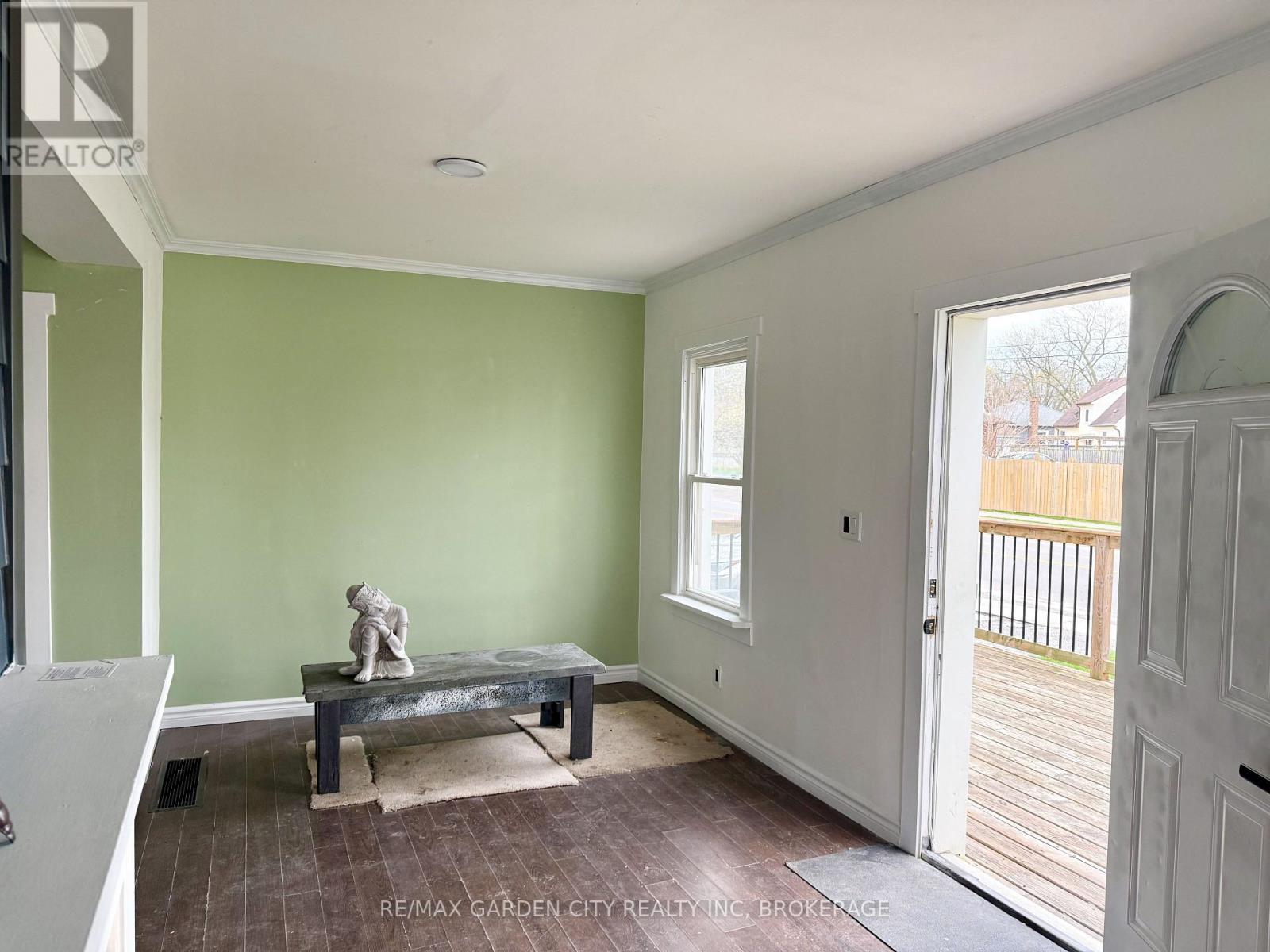 13 Rockwood Avenue, St. Catharines, Ontario  L2P 1E4 - Photo 3 - X12820832