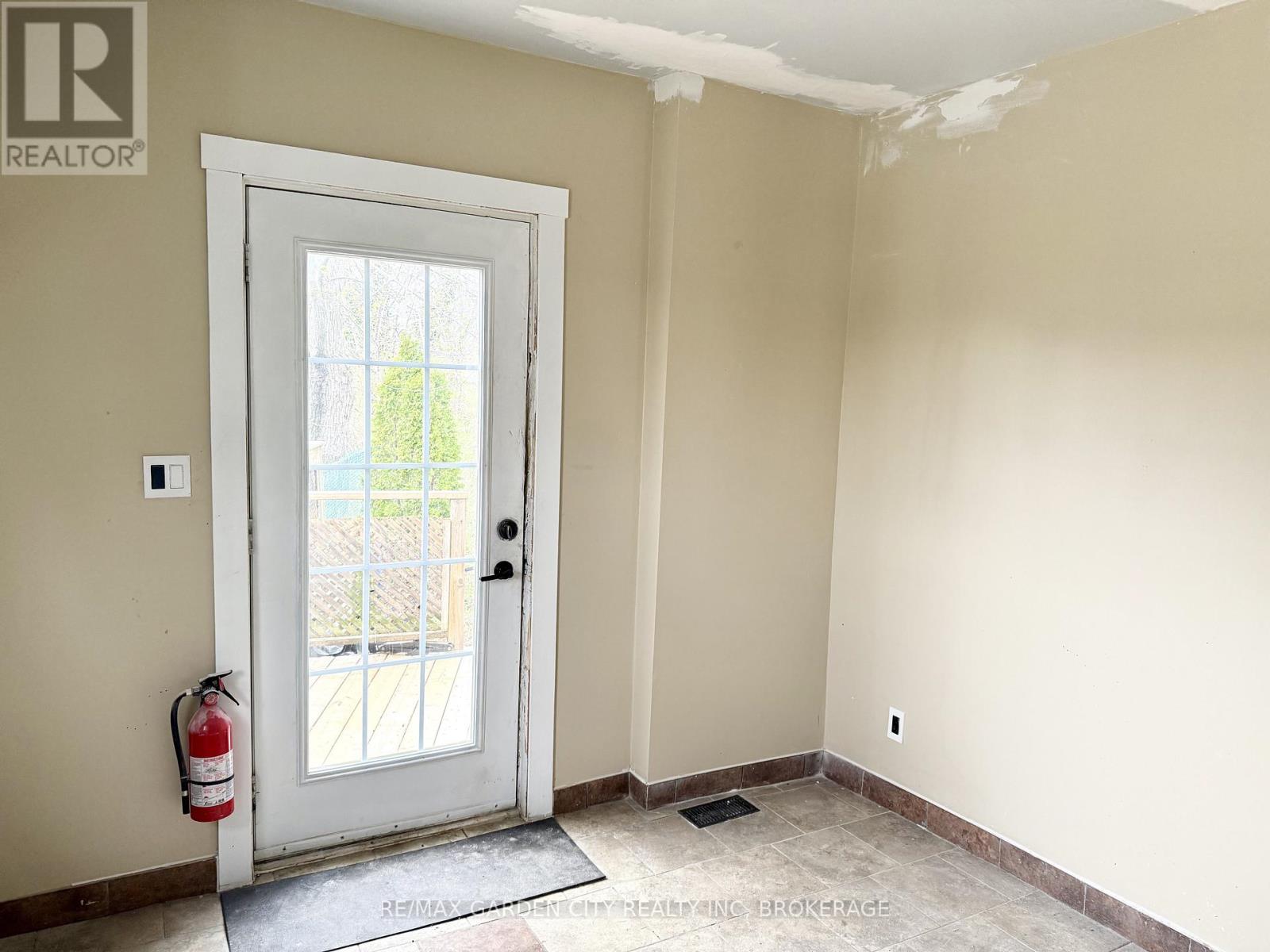 13 Rockwood Avenue, St. Catharines, Ontario  L2P 1E4 - Photo 15 - X12820832