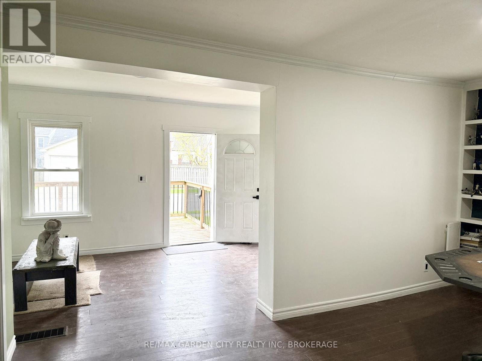 13 Rockwood Avenue, St. Catharines, Ontario  L2P 1E4 - Photo 9 - X12820832