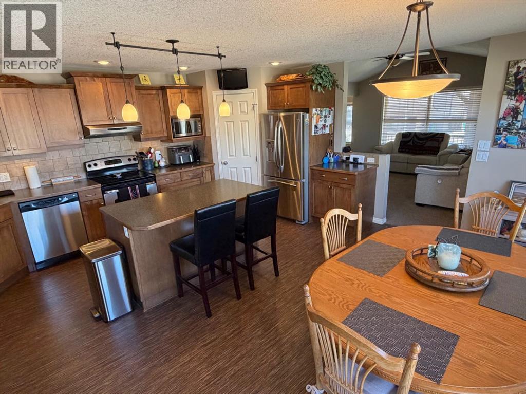 532 Sunridge Crescent W, Lethbridge, Alberta  T1J 0T1 - Photo 5 - A2303504