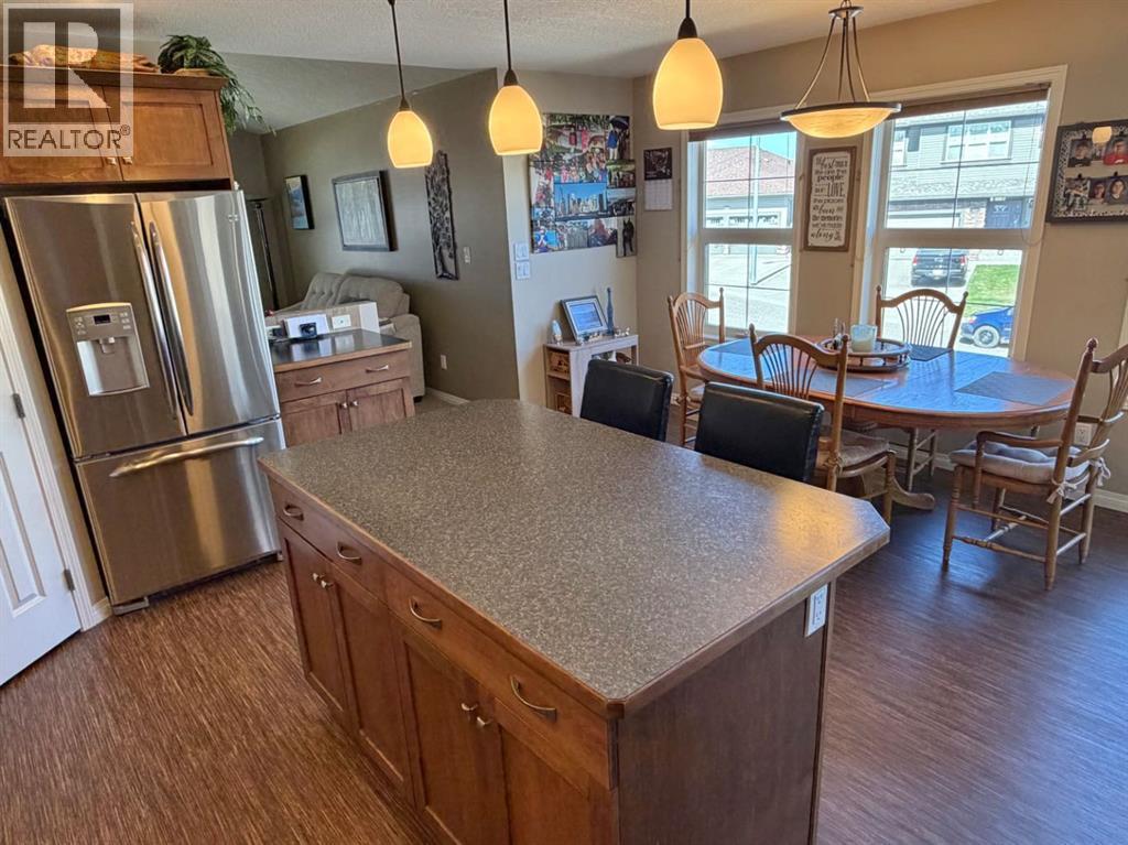 532 Sunridge Crescent W, Lethbridge, Alberta  T1J 0T1 - Photo 4 - A2303504