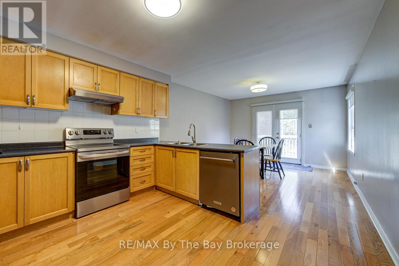 3 Evergreen Crescent, Wasaga Beach, Ontario  L9Z 1B6 - Photo 11 - S13021870