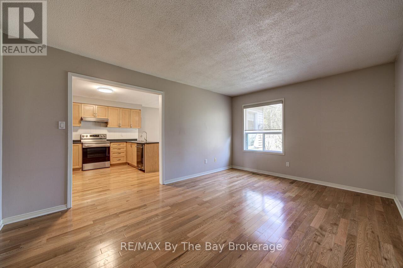 3 Evergreen Crescent, Wasaga Beach, Ontario  L9Z 1B6 - Photo 17 - S13021870