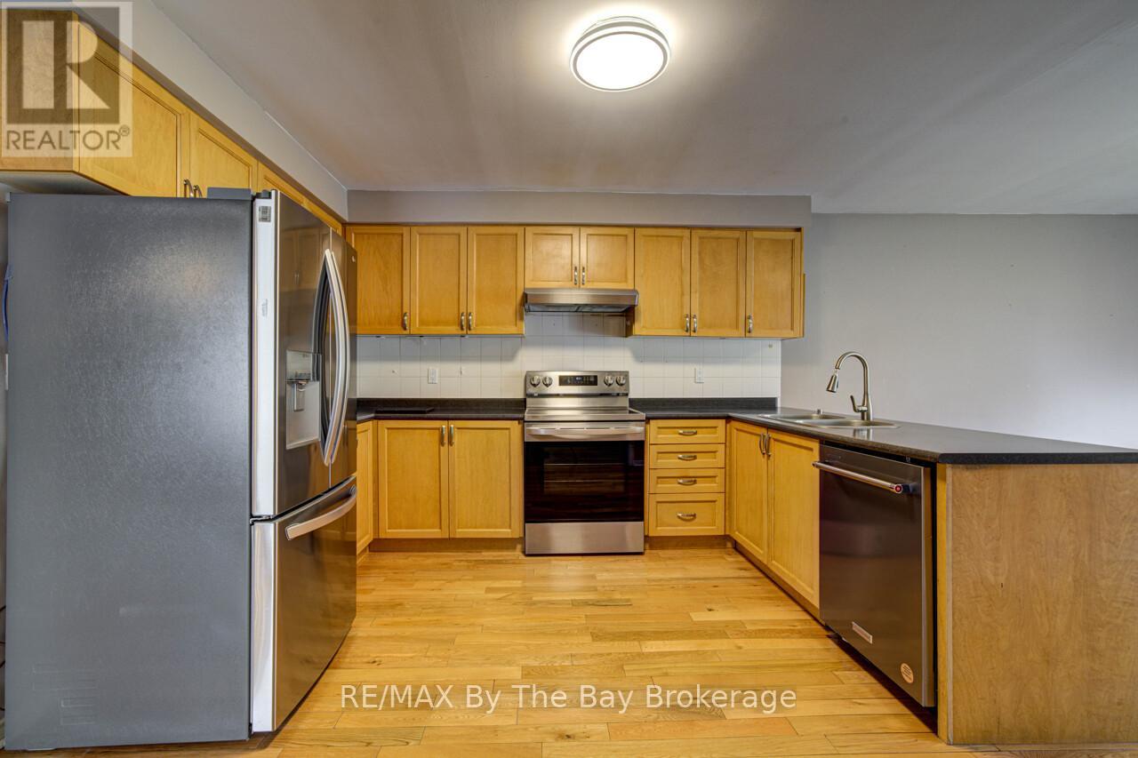 3 Evergreen Crescent, Wasaga Beach, Ontario  L9Z 1B6 - Photo 12 - S13021870